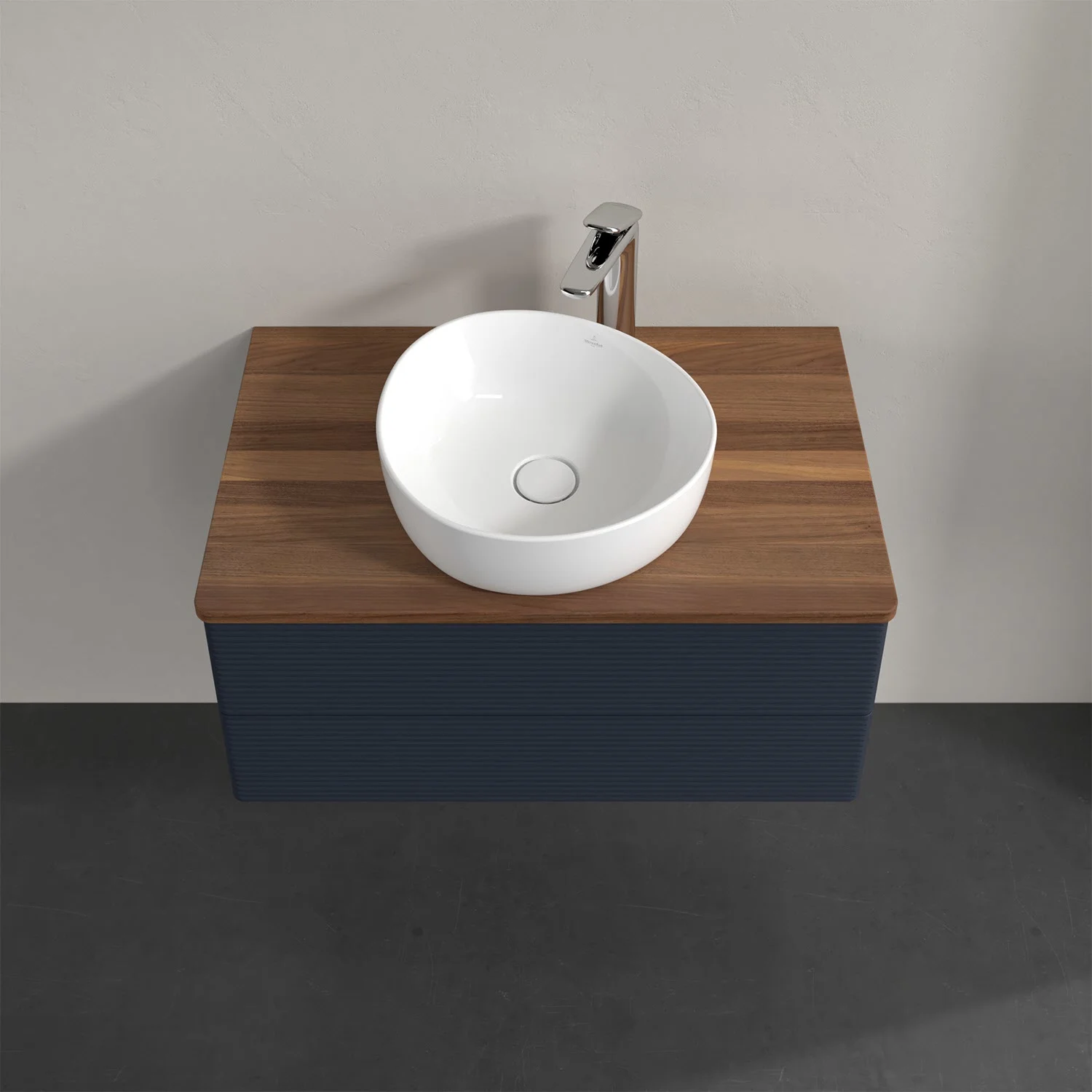 Umywalka na drewnianym blacie z niebieską szufladą, Villeroy & Boch