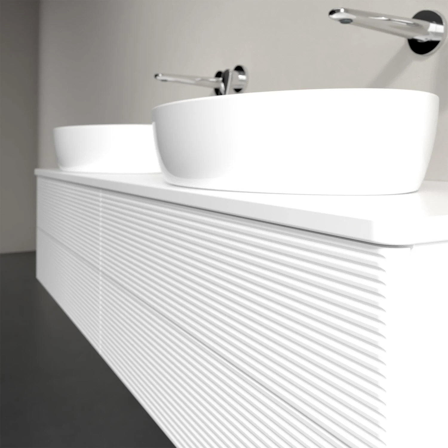 Dwa zlewy na białej szafce w łazience, Villeroy & Boch