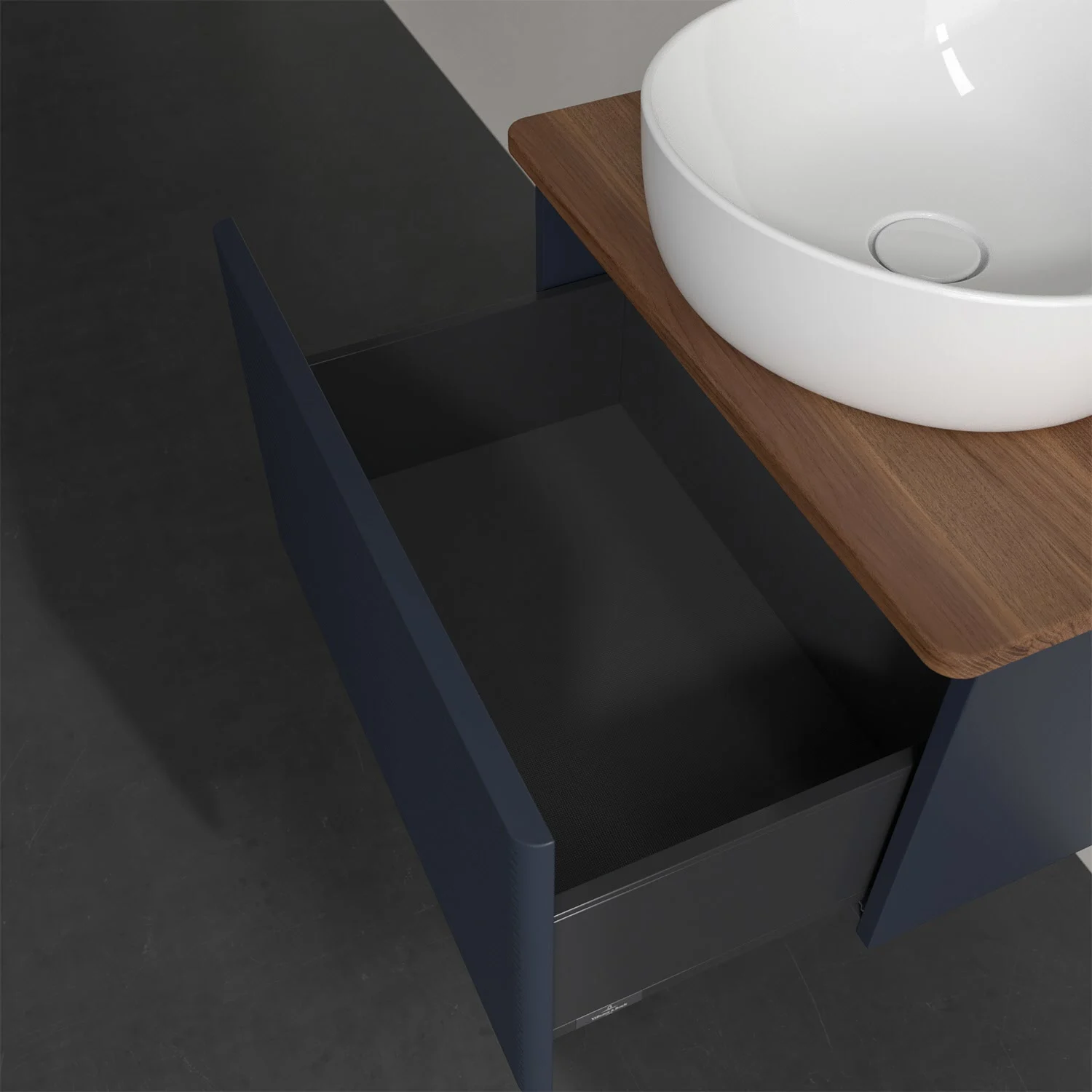 Otwarta szuflada pod umywalką z drewnianym blatem, Villeroy & Boch