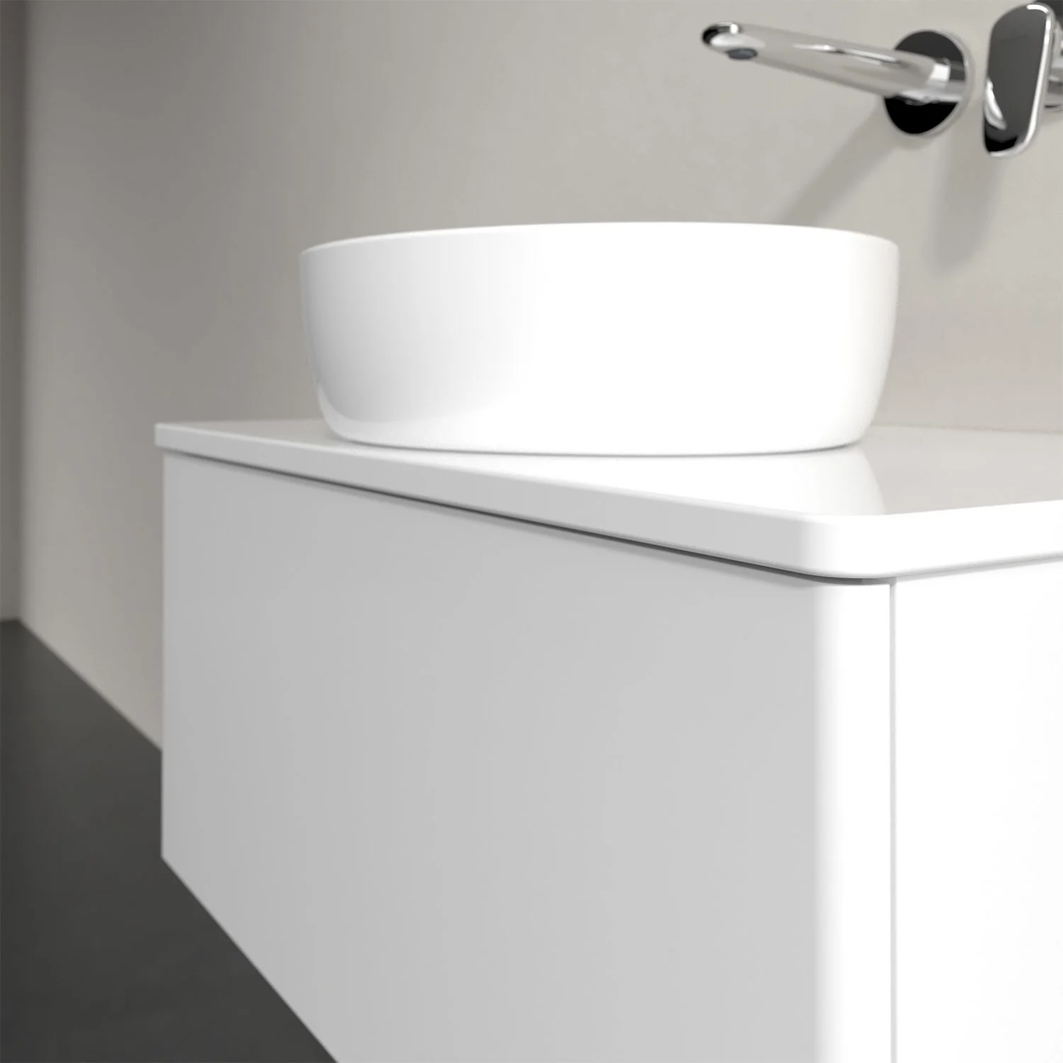 Białe meble łazienkowe z białą umywalką nablatową, Villeroy & Boch