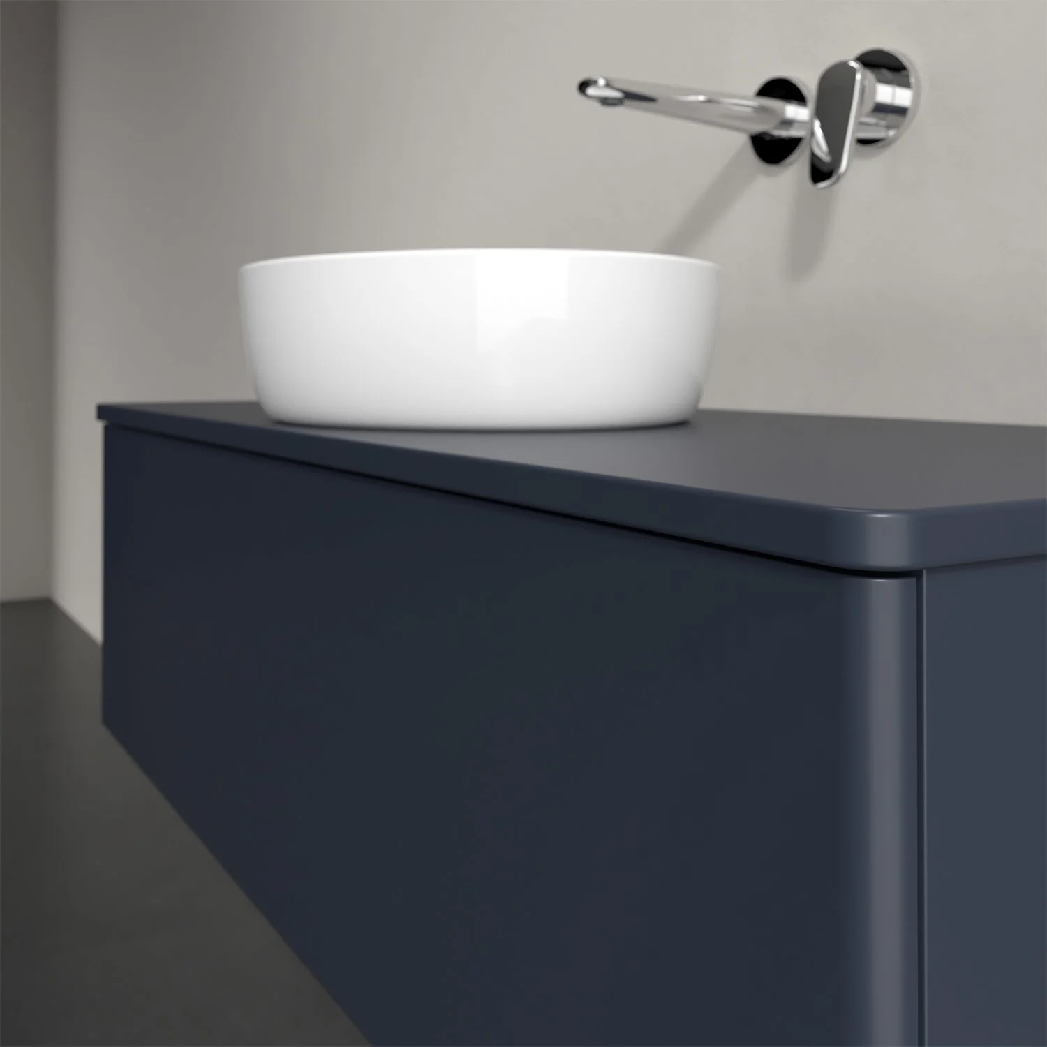 Ciemnoniebieska umywalka z baterią ścienną, Villeroy & Boch