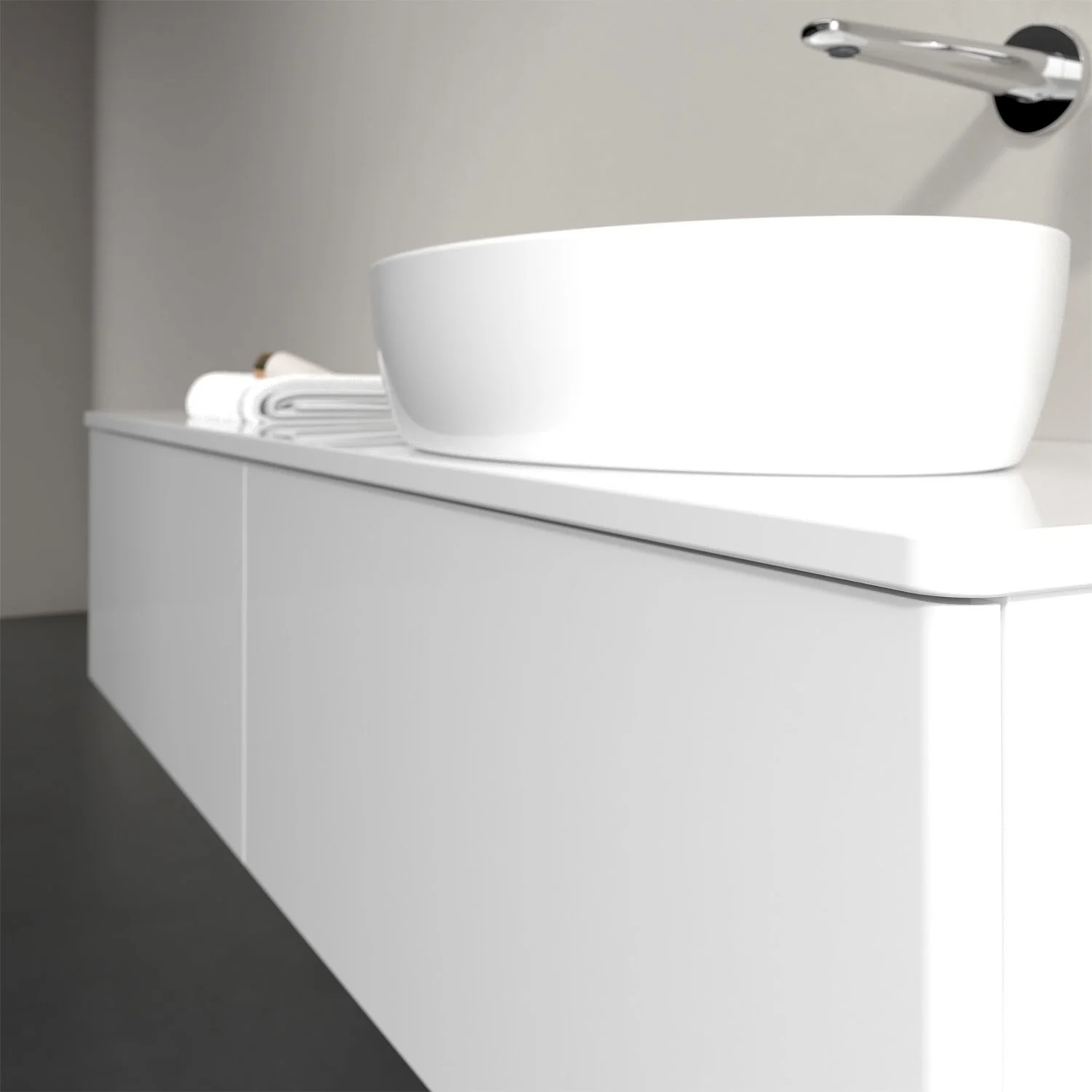 Umywalka na białej szafce w łazience, Villeroy & Boch
