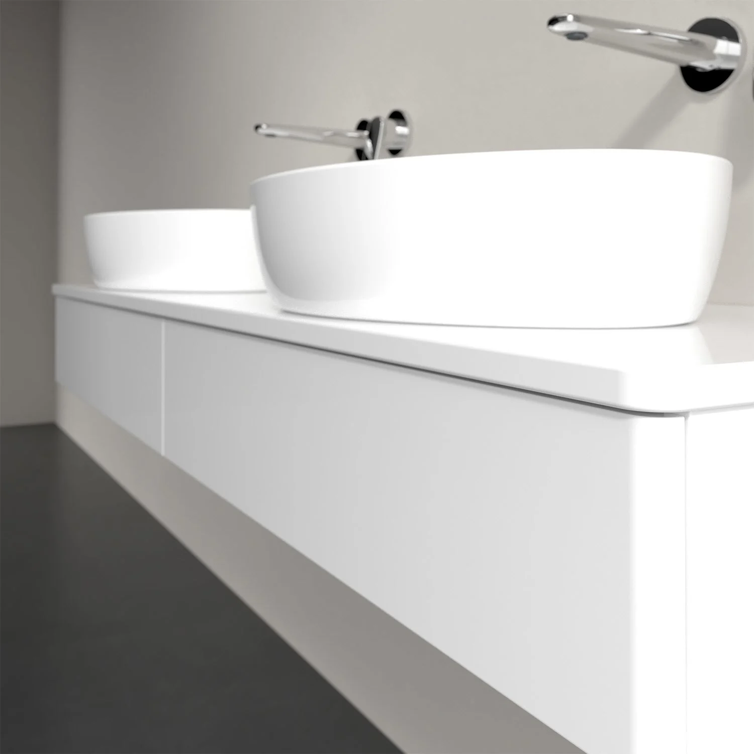 Białe meble łazienkowe z dwoma białymi umywalkami, Villeroy & Boch