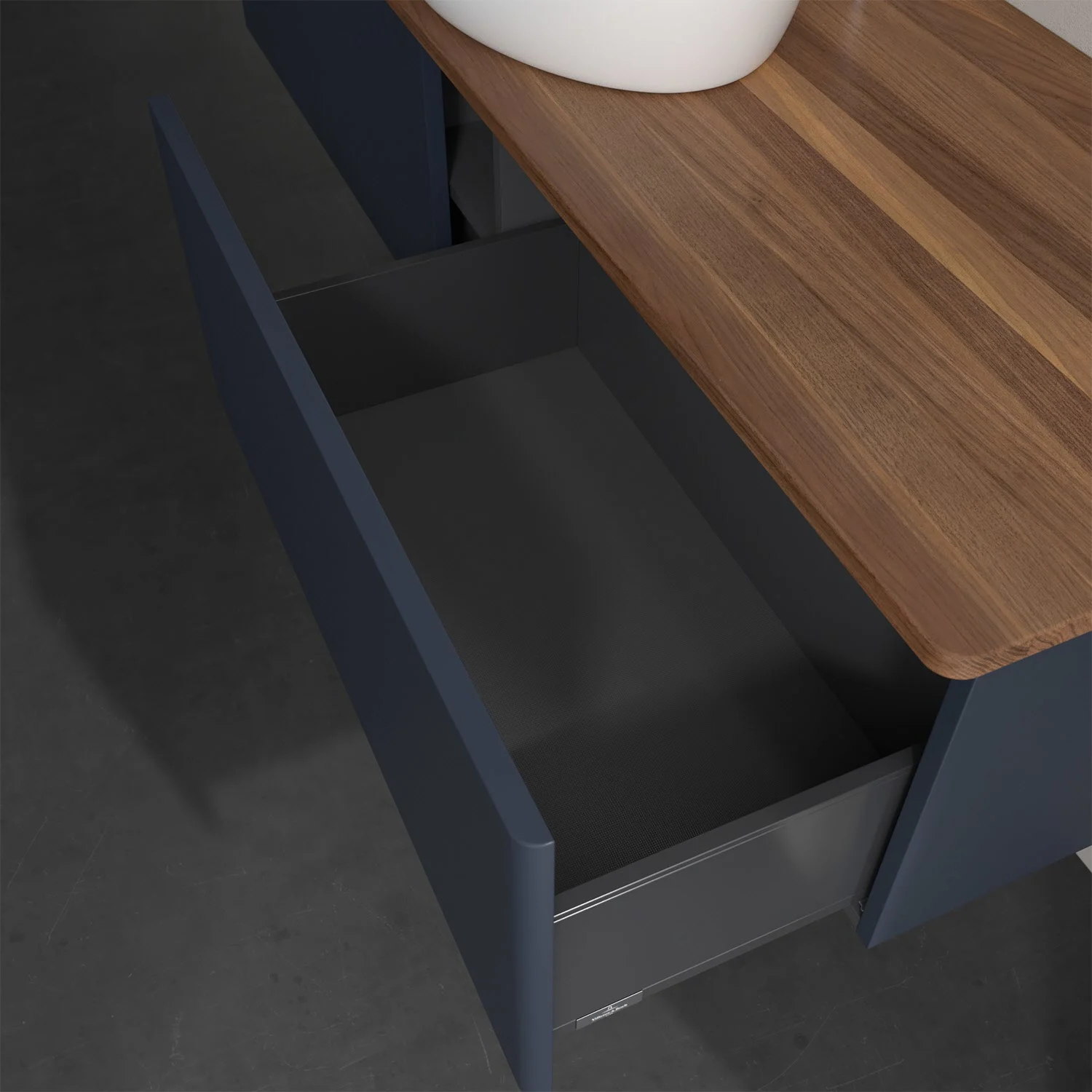 Otwarta szuflada pod drewnianą powierzchnią w łazience, Villeroy & Boch
