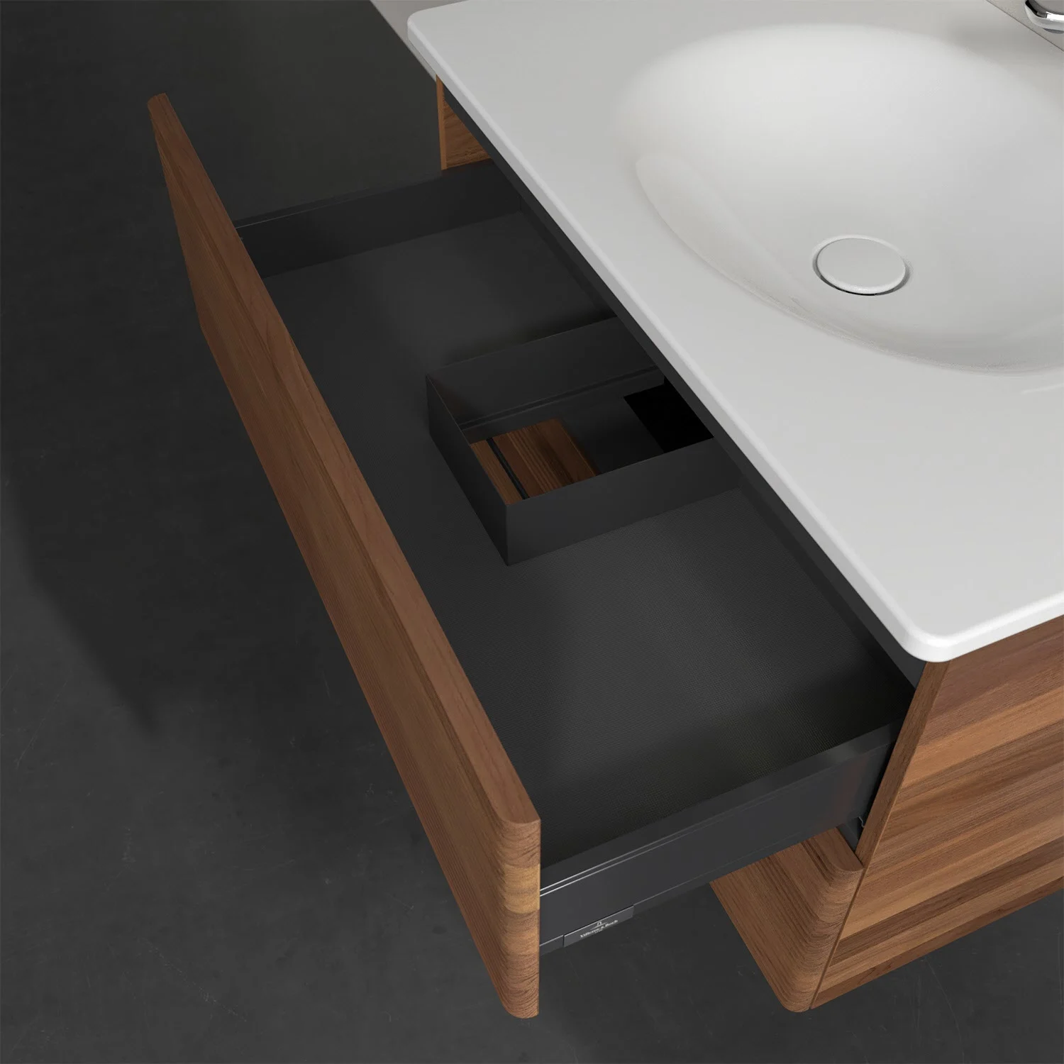Otwarta szuflada pod białą umywalką, Villeroy & Boch