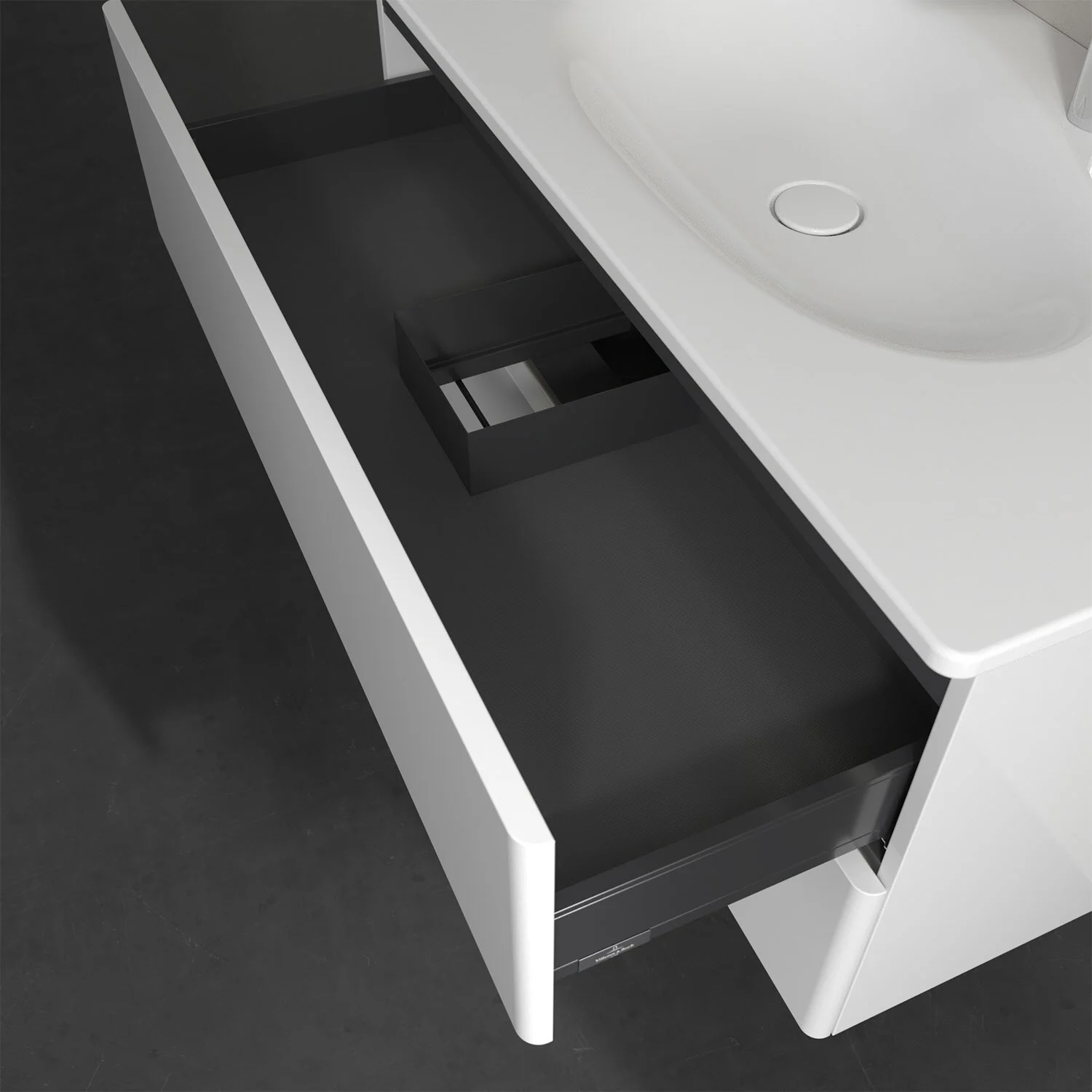 Otwarta szuflada pod umywalką w łazience, Villeroy & Boch