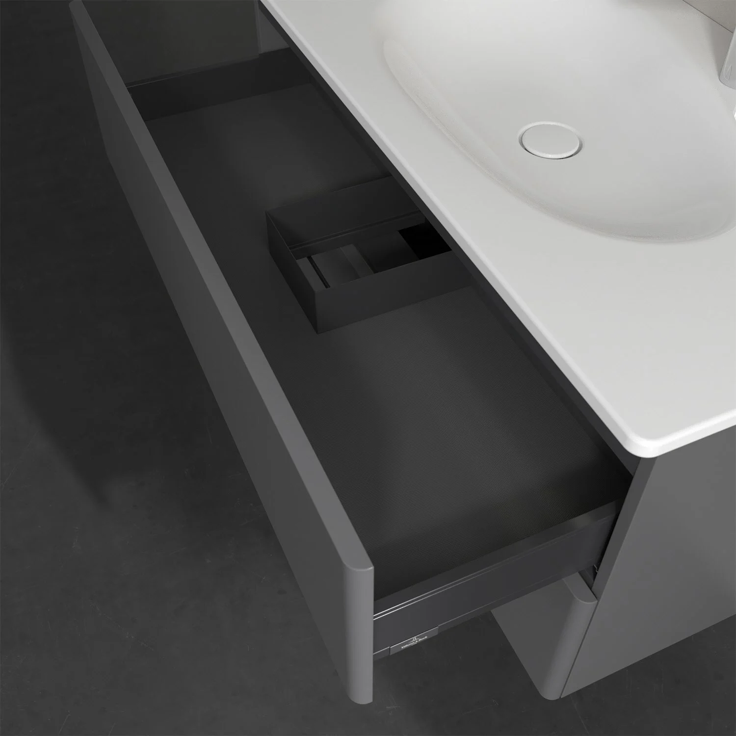 Otwarta szuflada pod umywalką w łazience, Villeroy & Boch