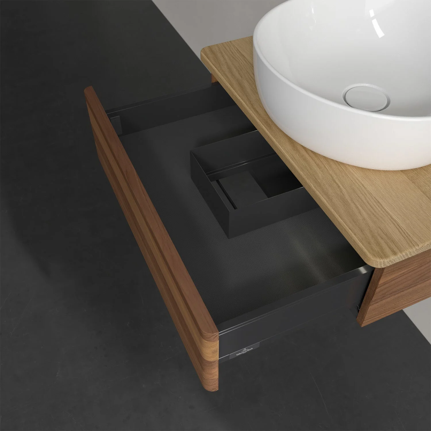 Otwarta szuflada pod umywalką z drewnianym blatem, Villeroy & Boch