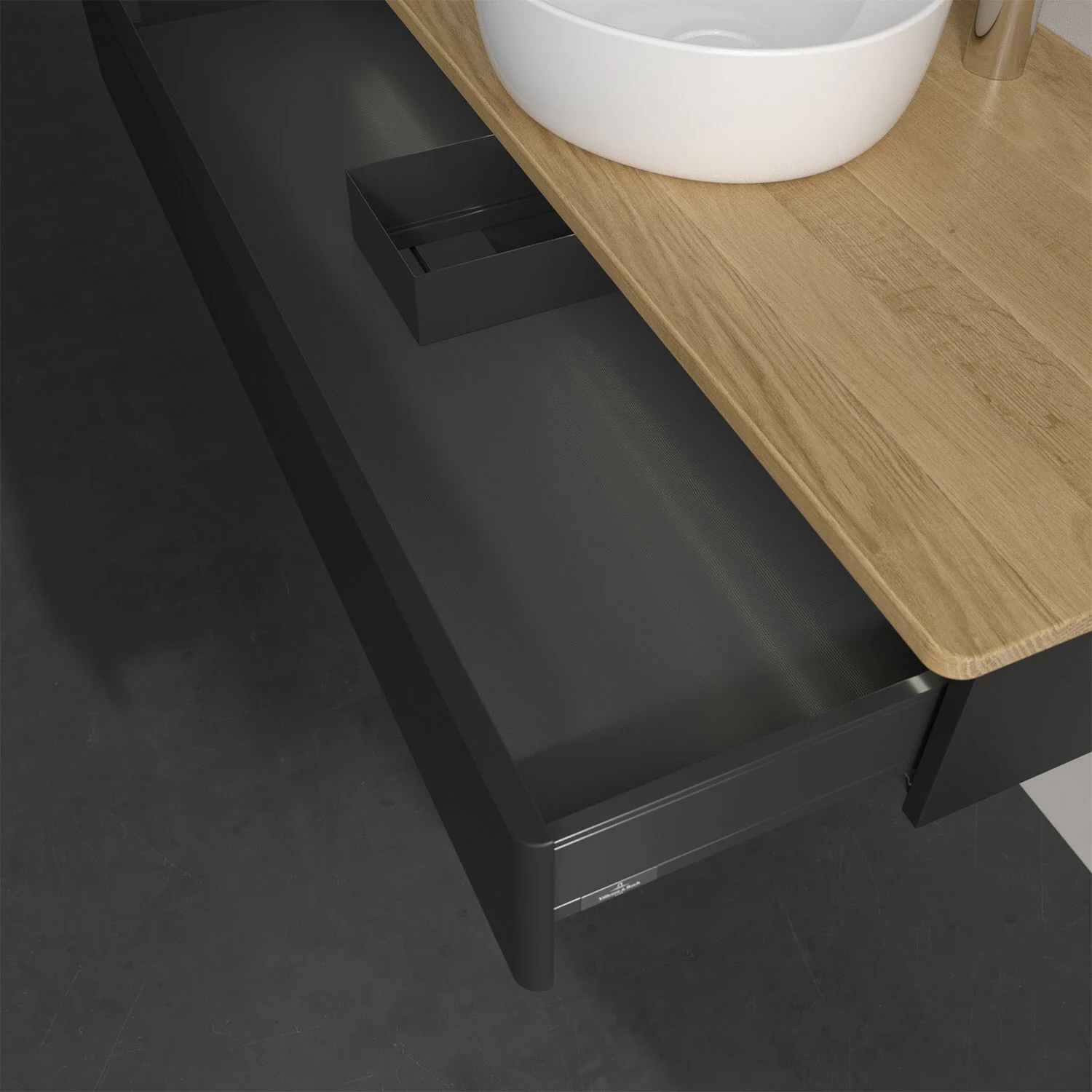 Otwarta szuflada pod umywalką z drewnianą powierzchnią, Villeroy & Boch