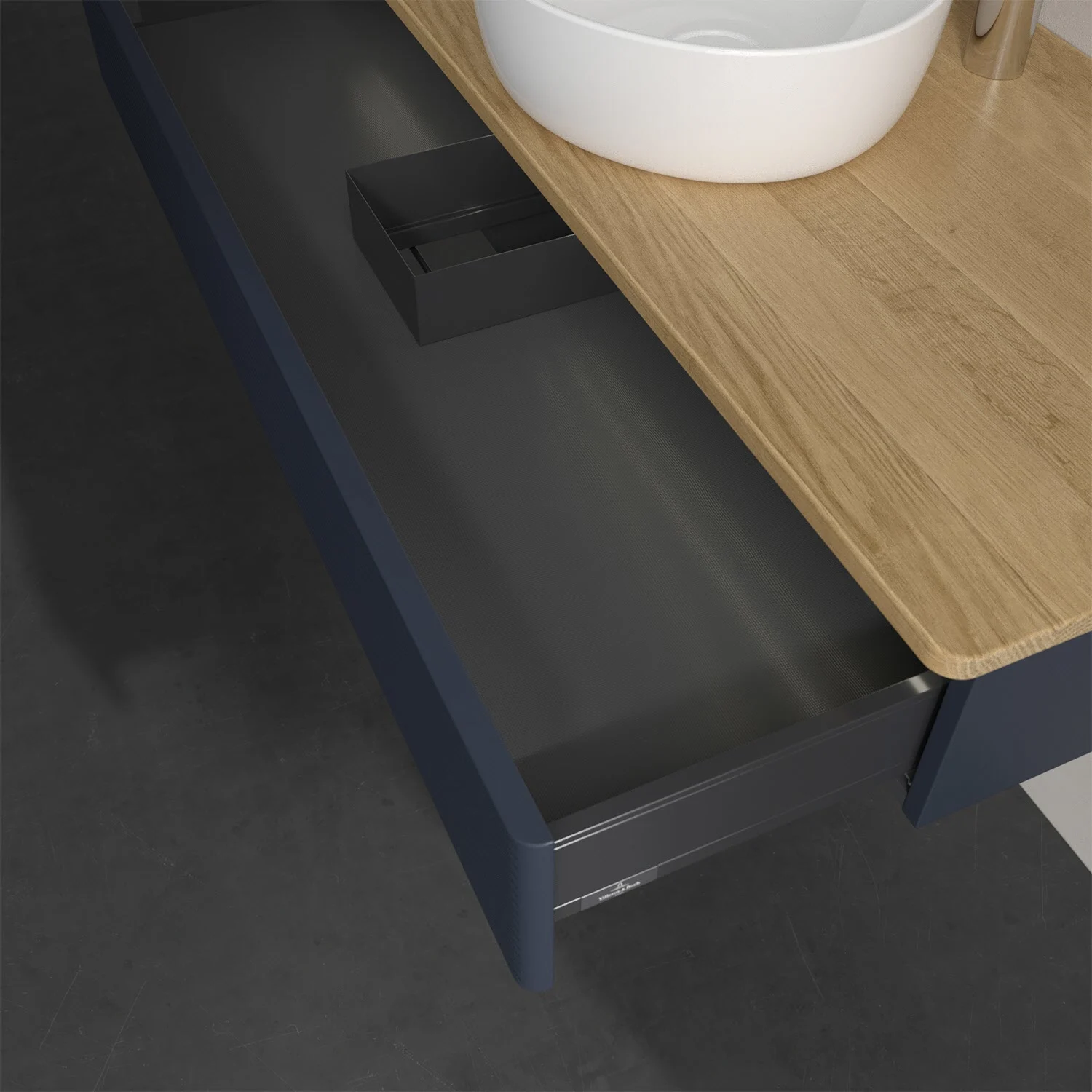 Zbliżenie niebieskiej toaletki z otwartą szufladą, Villeroy & Boch