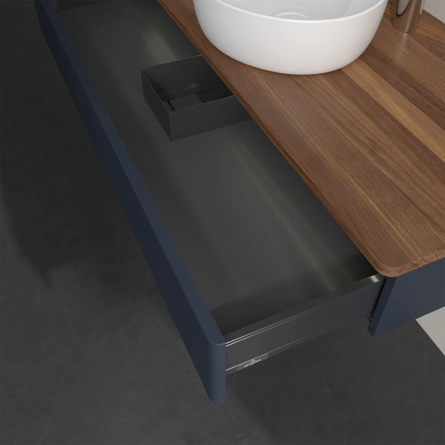 Niebieskie meble łazienkowe z drewnianym blatem, Villeroy & Boch