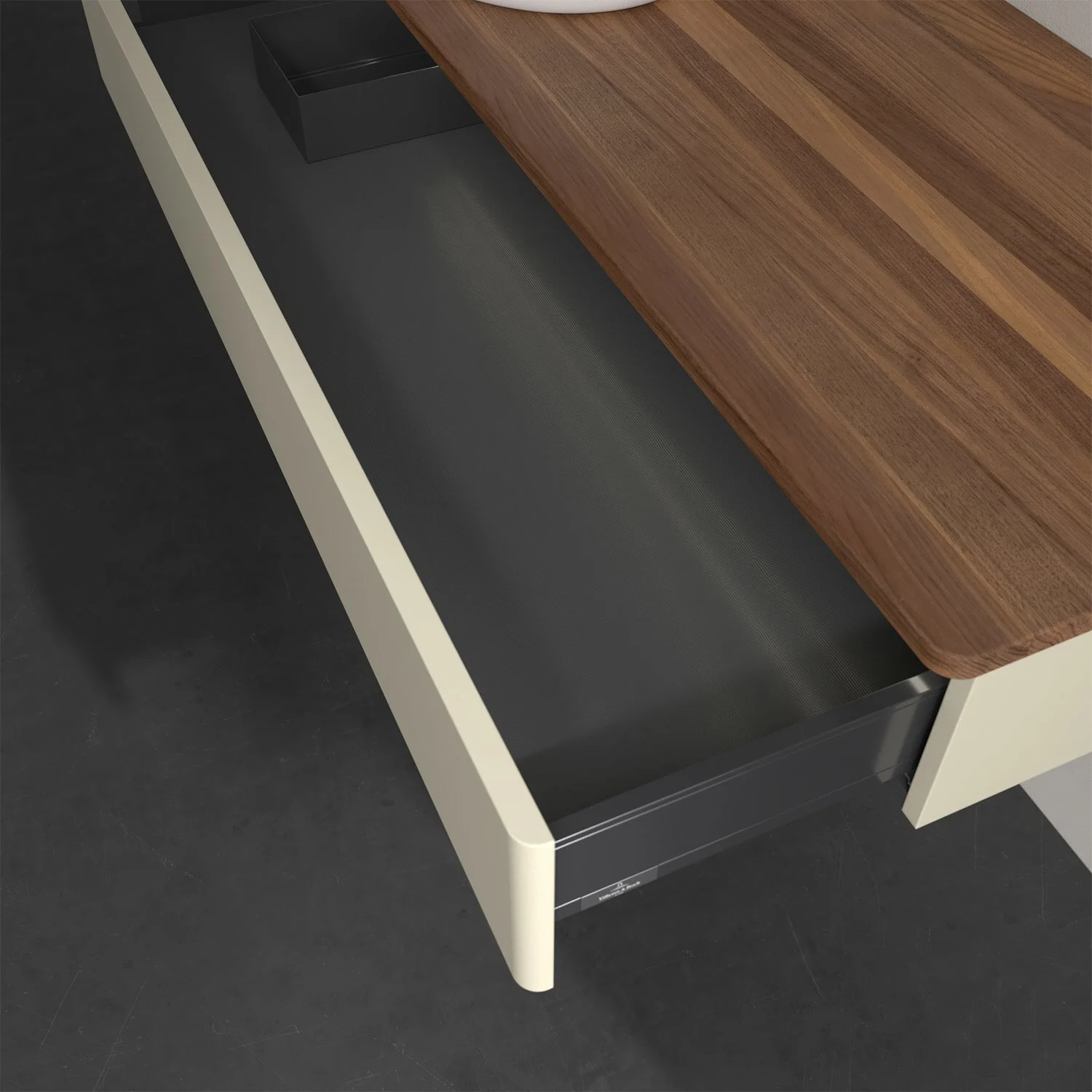 Otwarta szuflada pod drewnianym blatem w łazience, Villeroy & Boch