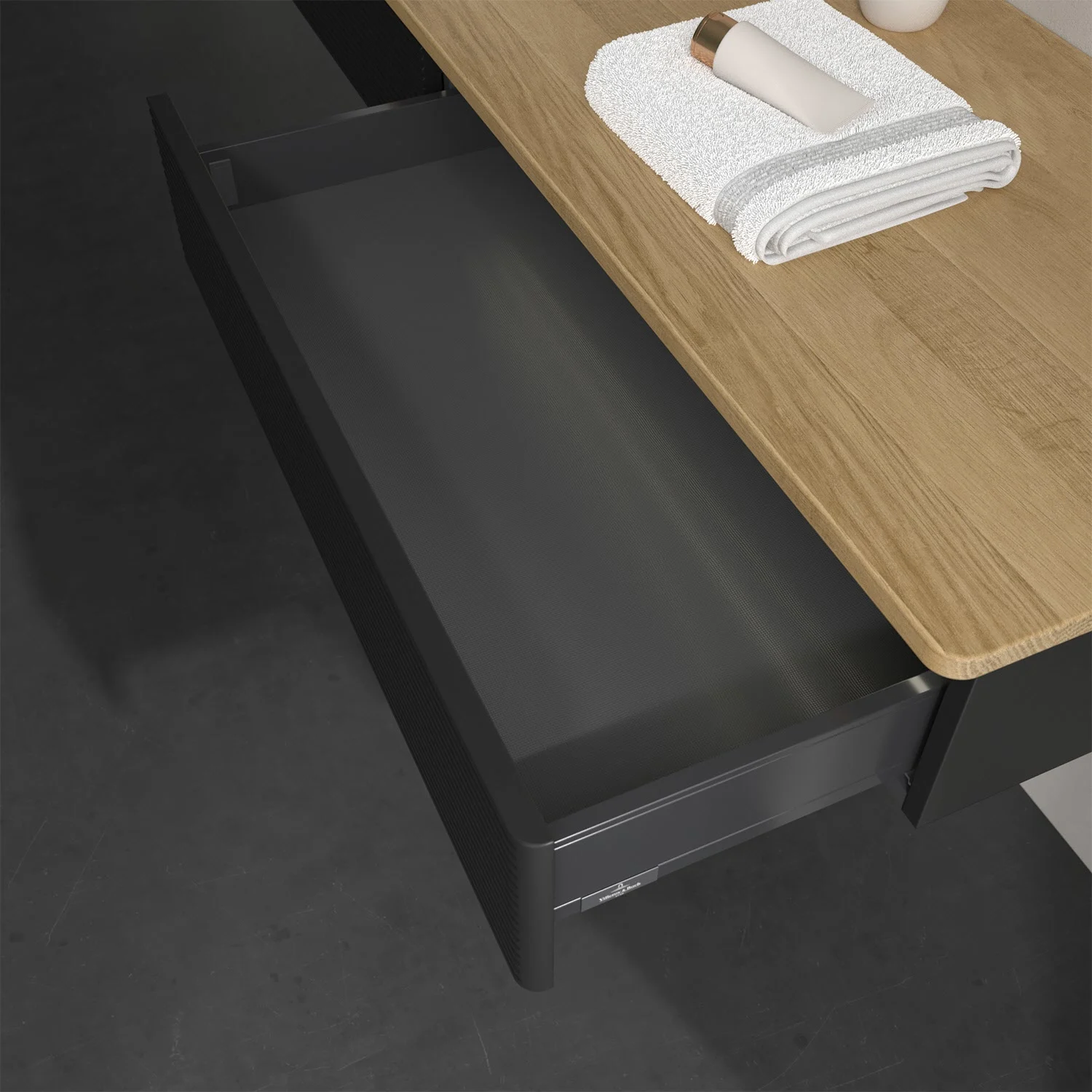 Otwarta szuflada z ręcznikiem i dozownikiem mydła, Villeroy & Boch
