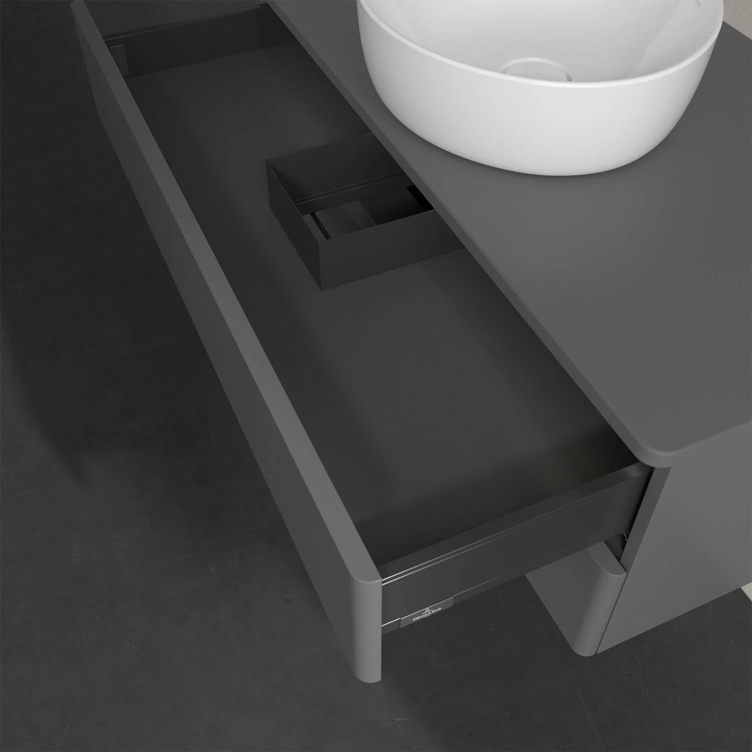 Szare meble łazienkowe z otwartą szufladą z góry, Villeroy & Boch