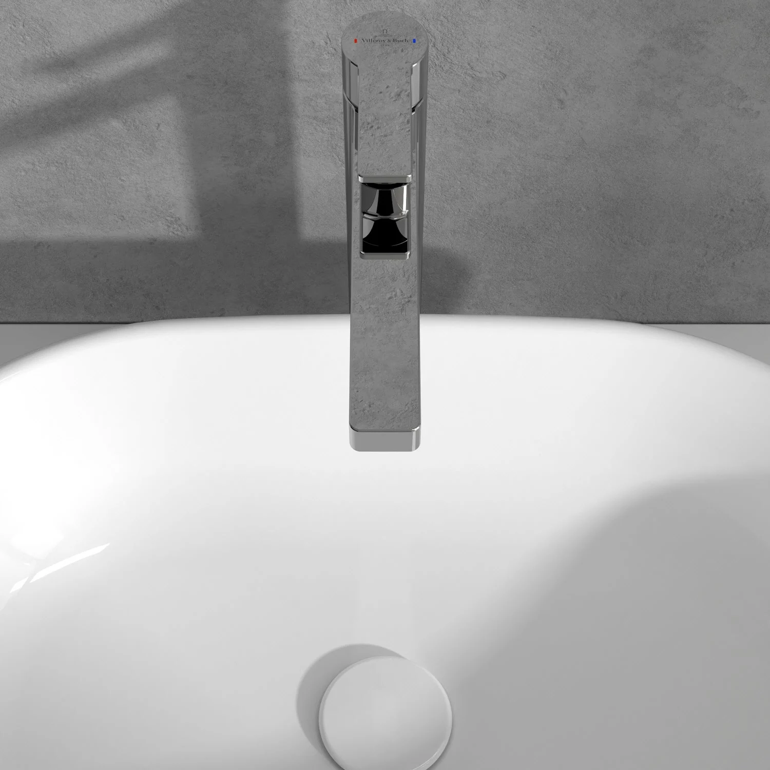 Chromowany kran nad białą umywalką, Villeroy & Boch