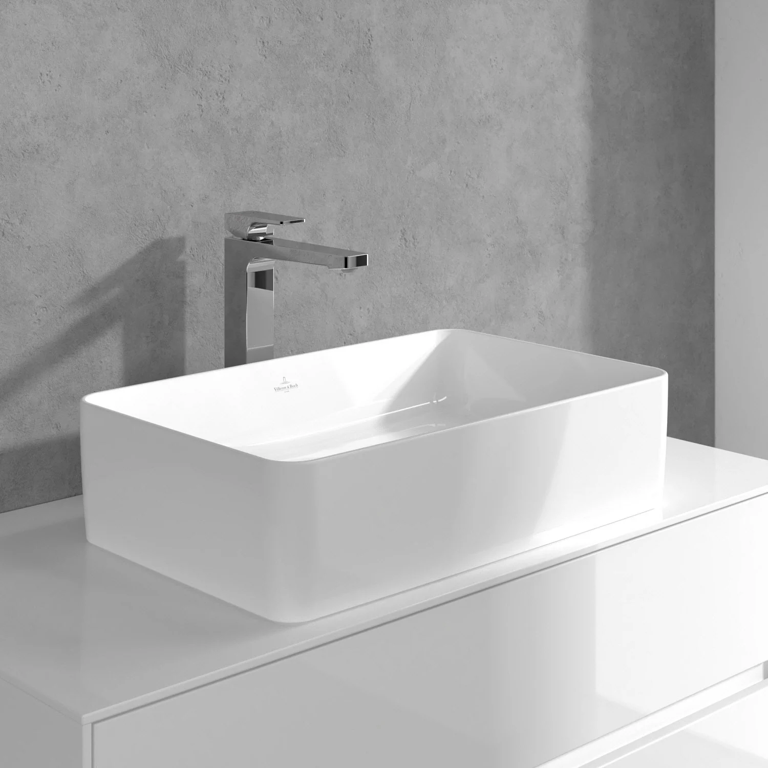 Umywalka z kranem w łazience, Villeroy & Boch