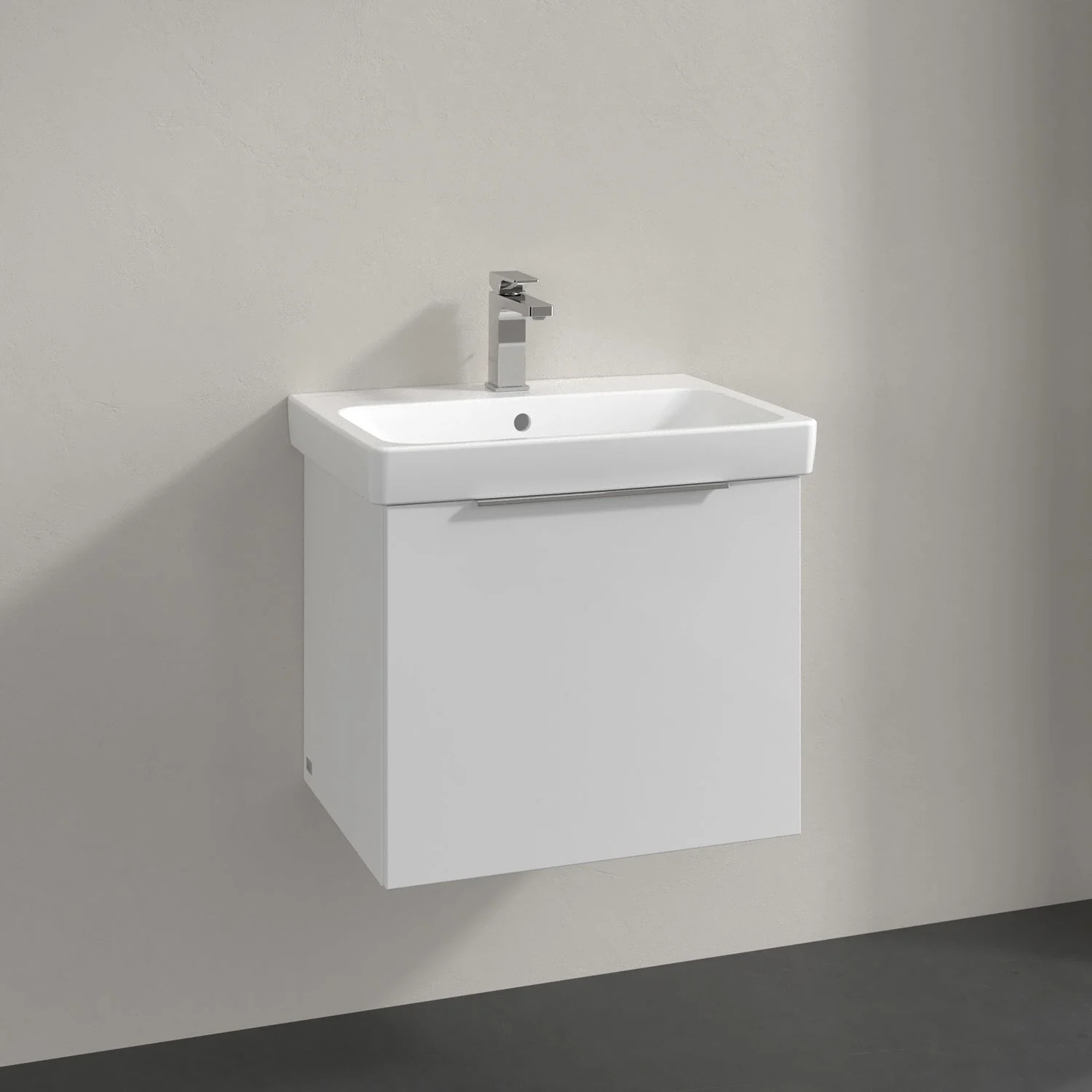 Biała umywalka z szafką na ścianie, Villeroy & Boch