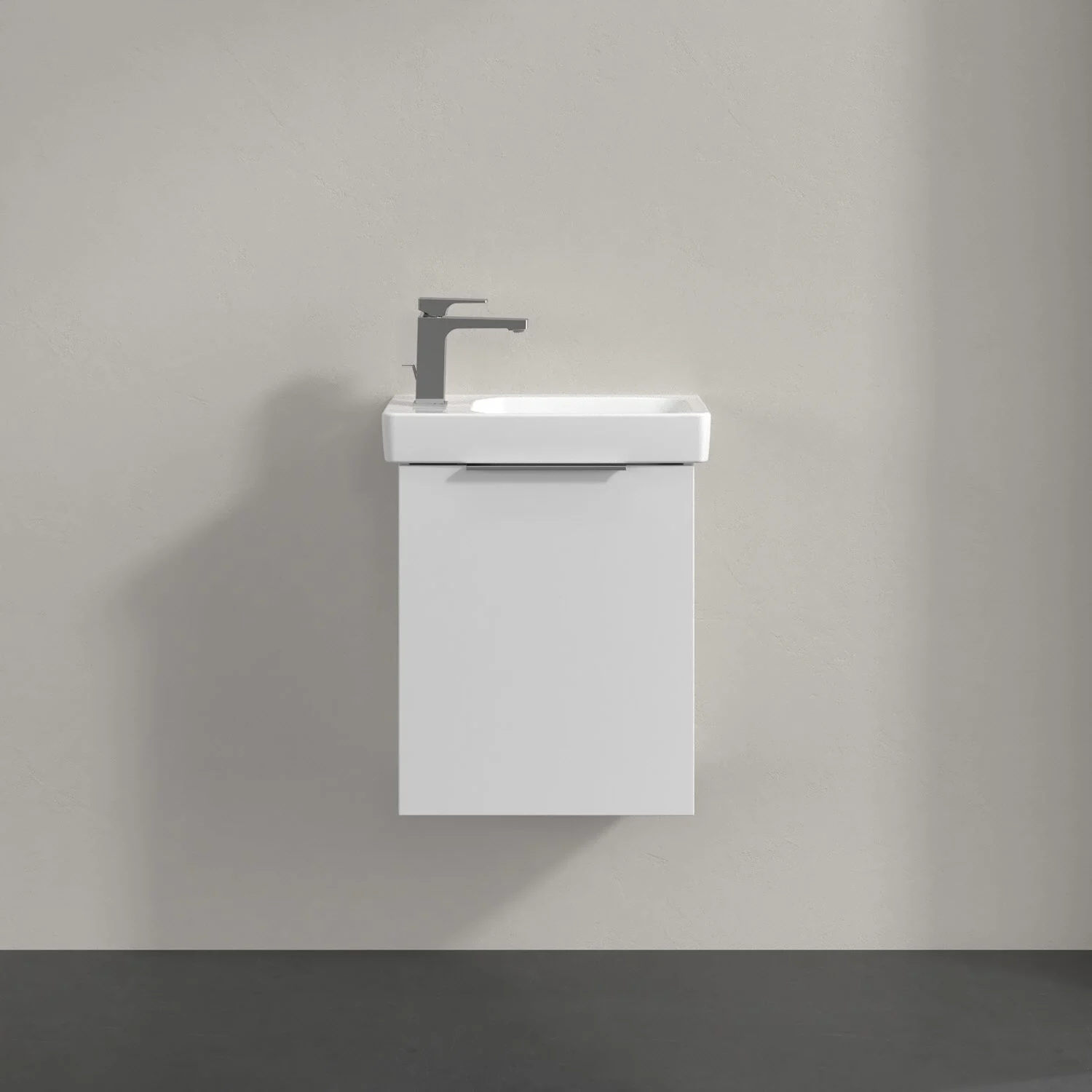 Białe meble łazienkowe z umywalką na ścianie, Villeroy & Boch