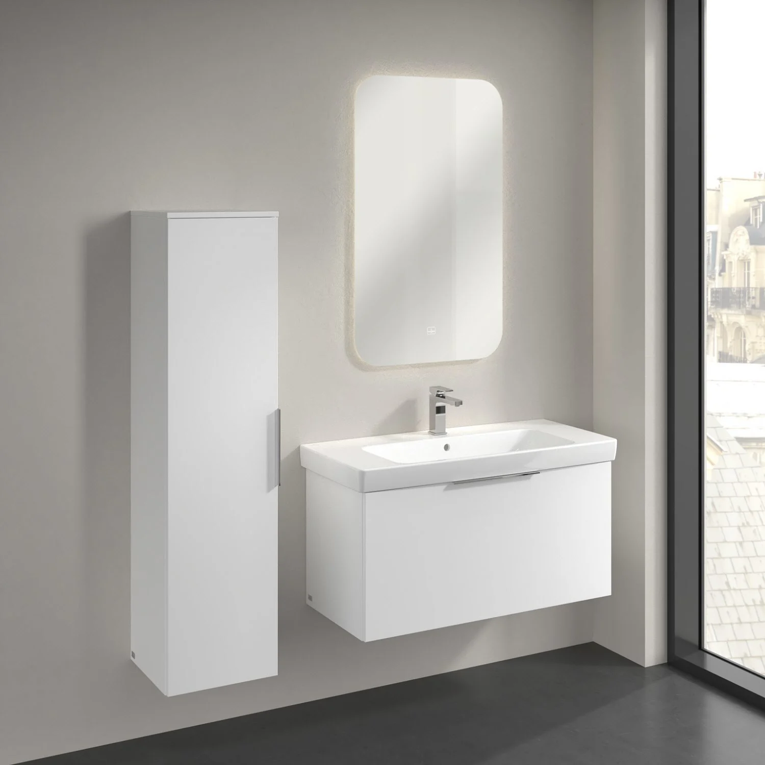 Białe meble łazienkowe z lustrem, Villeroy & Boch