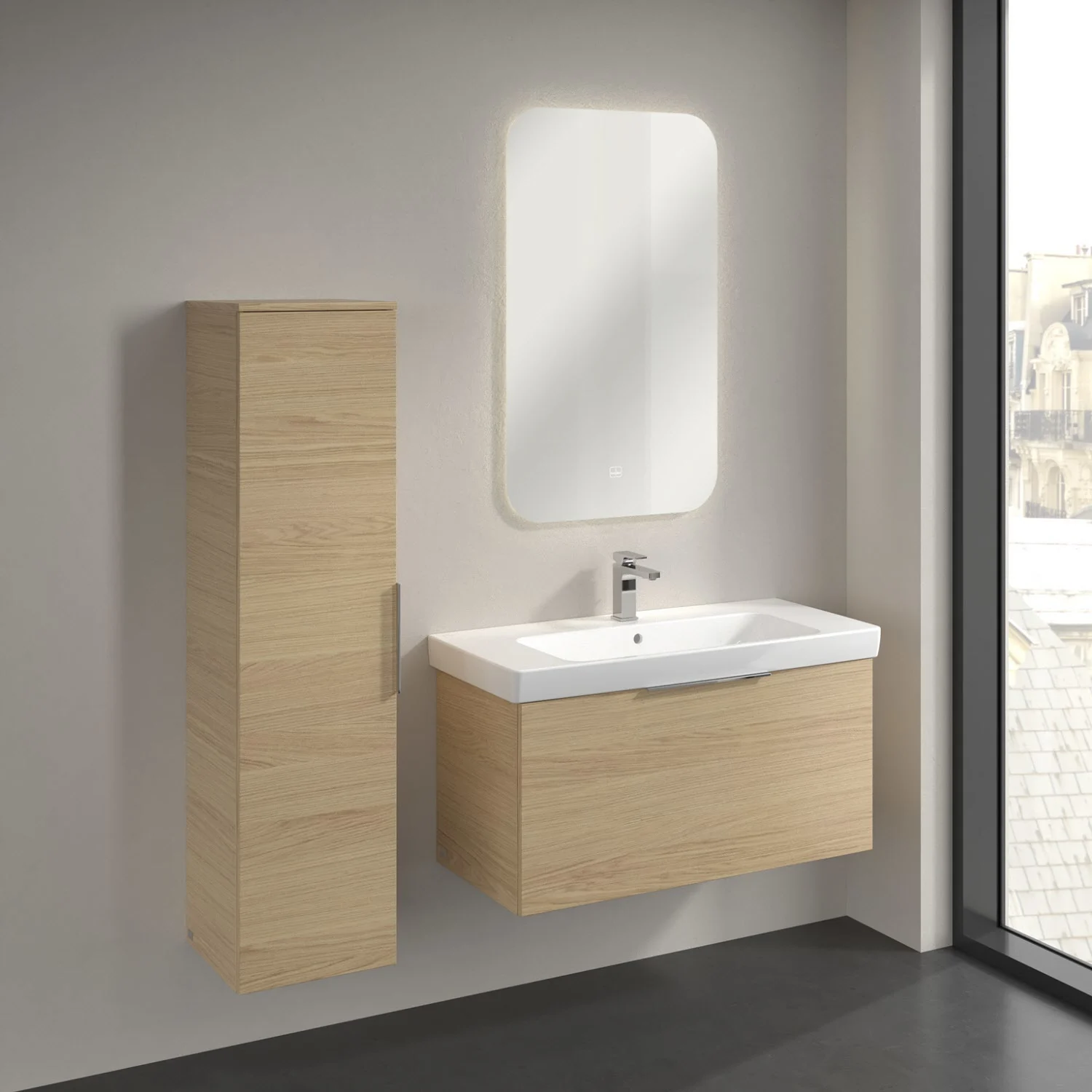 Drewniany zestaw mebli łazienkowych z lustrem w nowoczesnej łazience, Villeroy & Boch