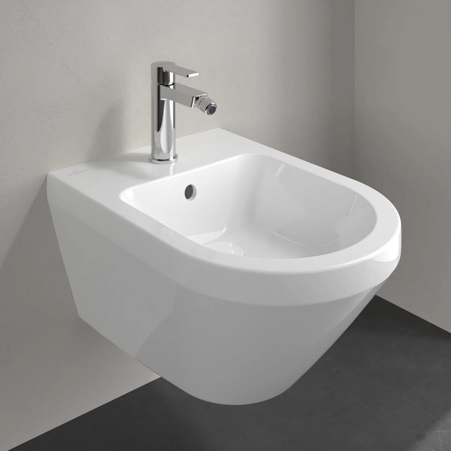 Biała bidet z kranem w zbliżeniu, Villeroy & Boch