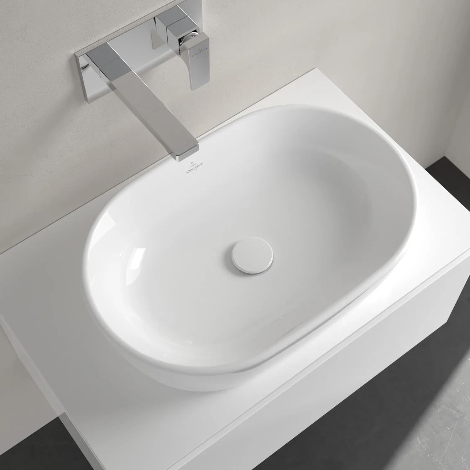 Biała umywalka z góry z baterią, Villeroy & Boch