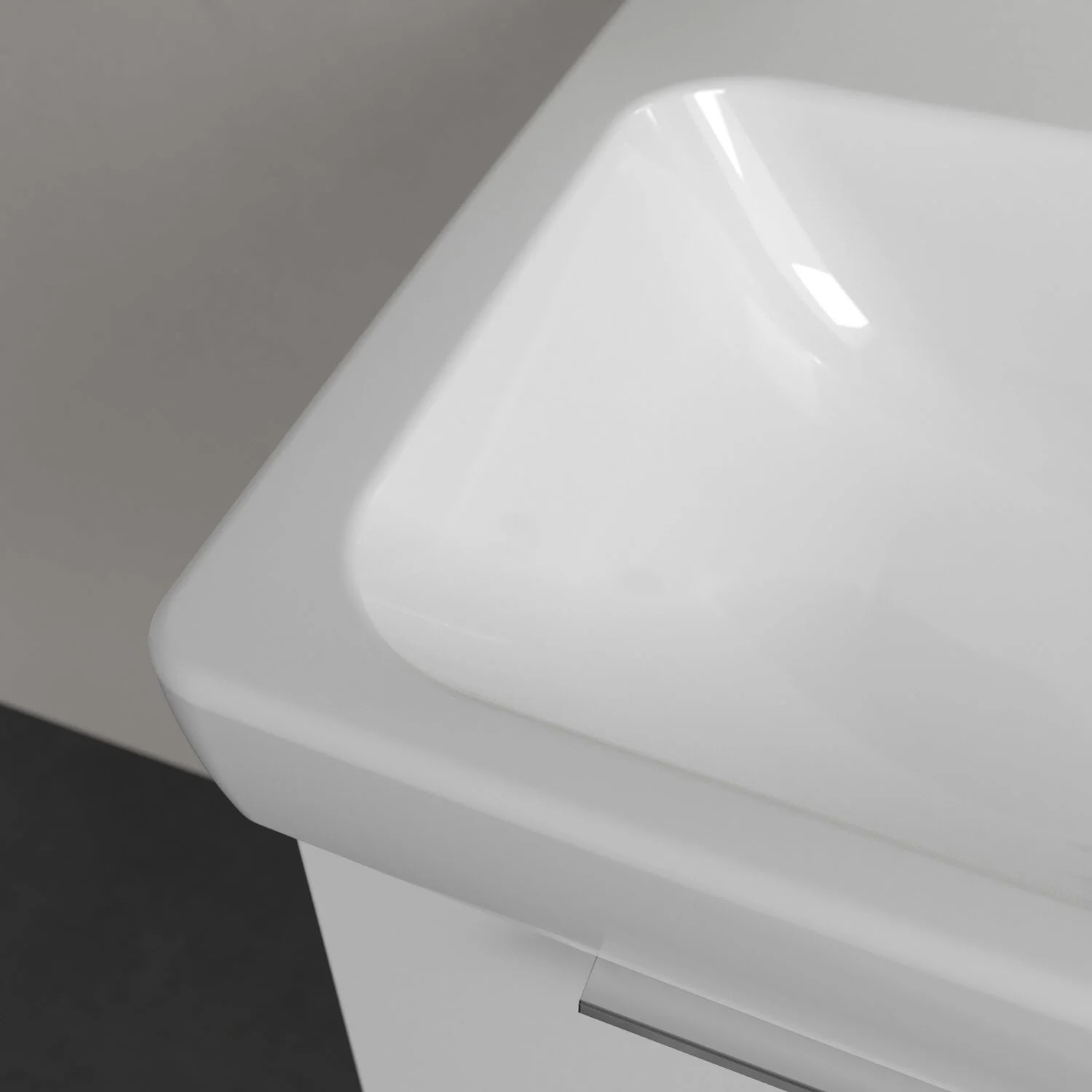 Zbliżenie białej umywalki w łazience, Villeroy & Boch