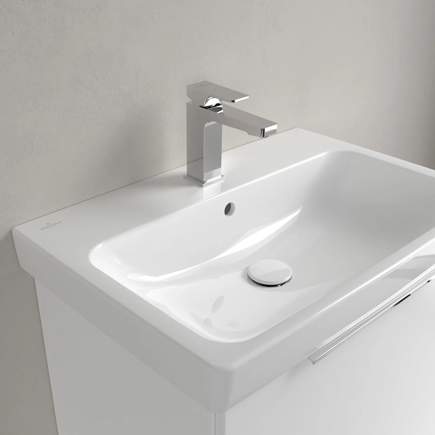 Umywalka z baterią w zbliżeniu, Villeroy & Boch