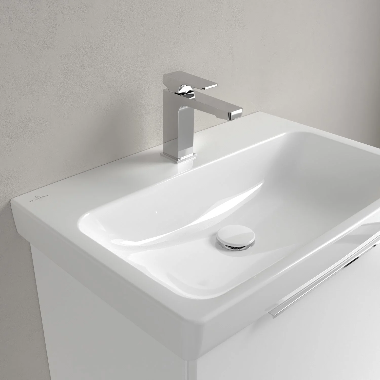 Biała umywalka z baterią zbliżenie, Villeroy & Boch