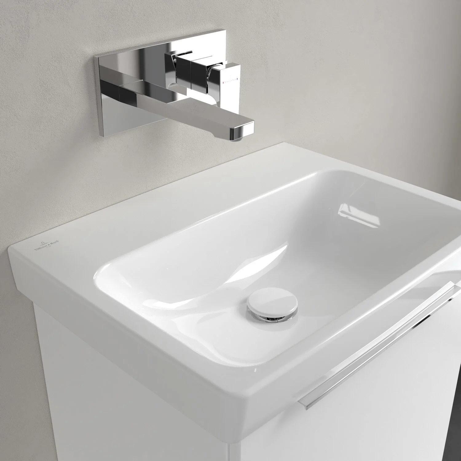 Umywalka z baterią ścienną w zbliżeniu, Villeroy & Boch