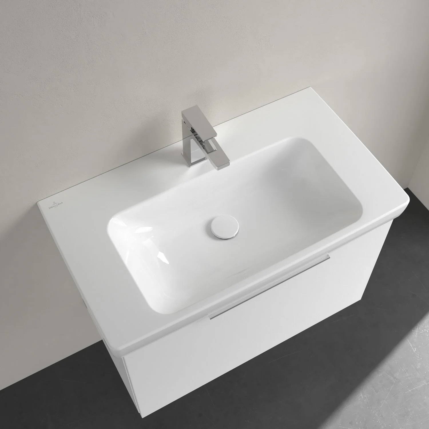Biała umywalka z baterią z góry, Villeroy & Boch