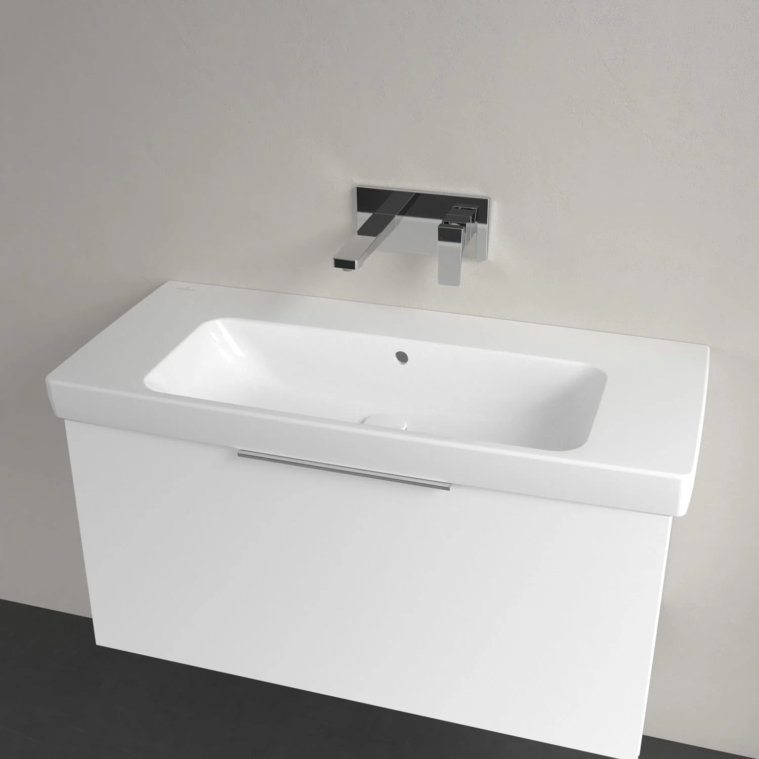 Biała umywalka z baterią ścienną widok z przodu, Villeroy & Boch
