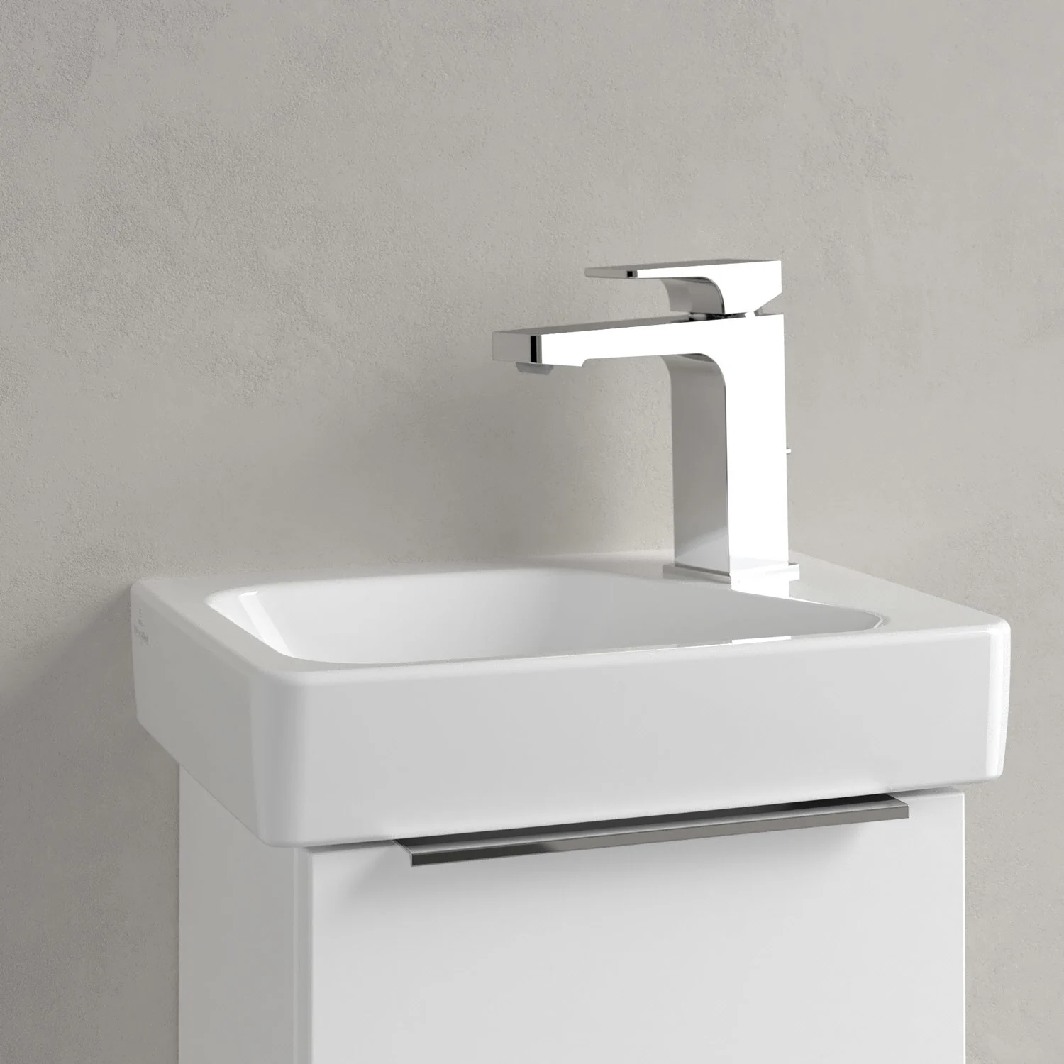 Biała umywalka z baterią zbliżenie, Villeroy & Boch