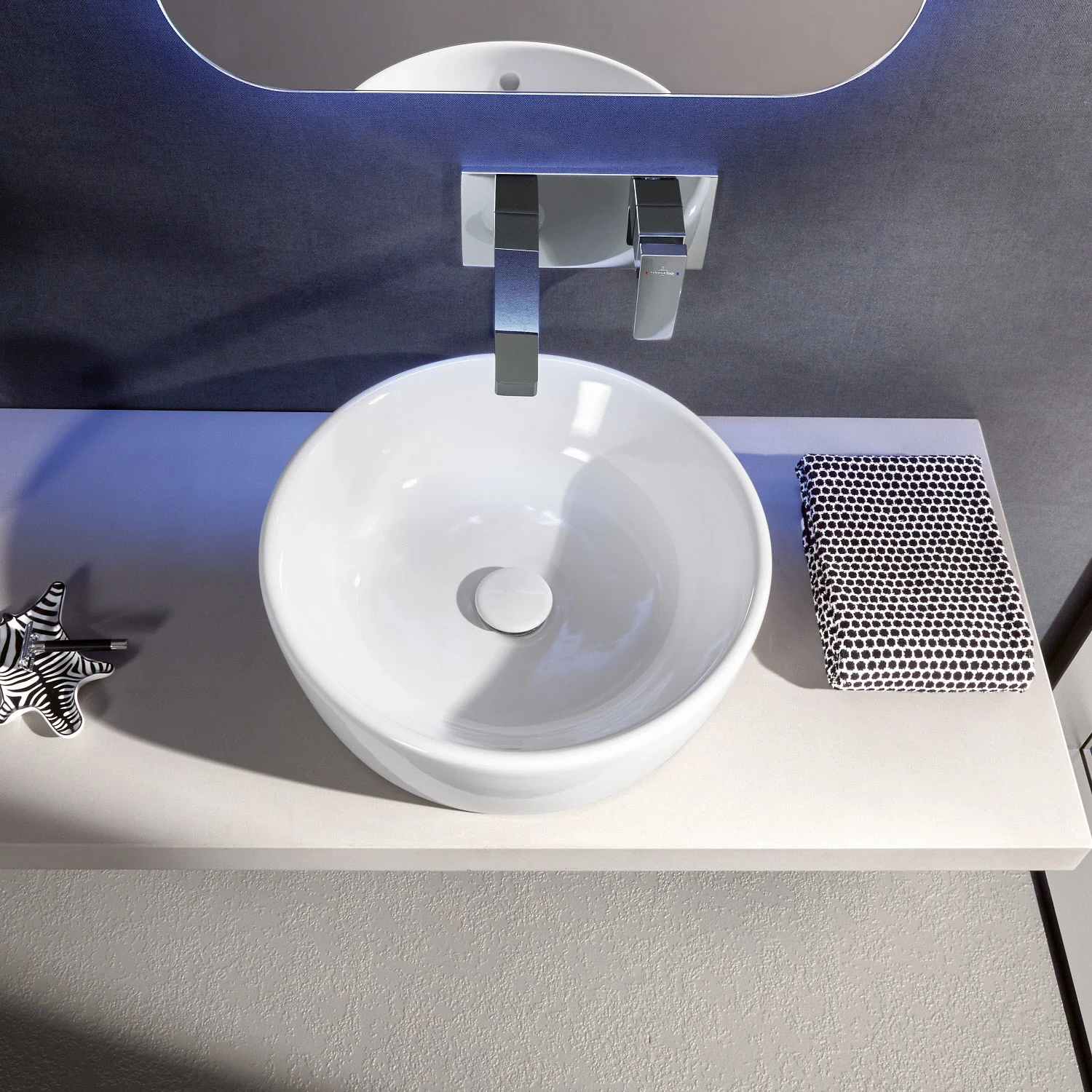 Okrągła umywalka na białej półce, Villeroy & Boch