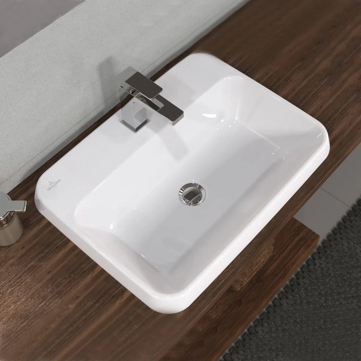 Prostokątna umywalka na drewnianym blacie zbliżenie, Villeroy & Boch