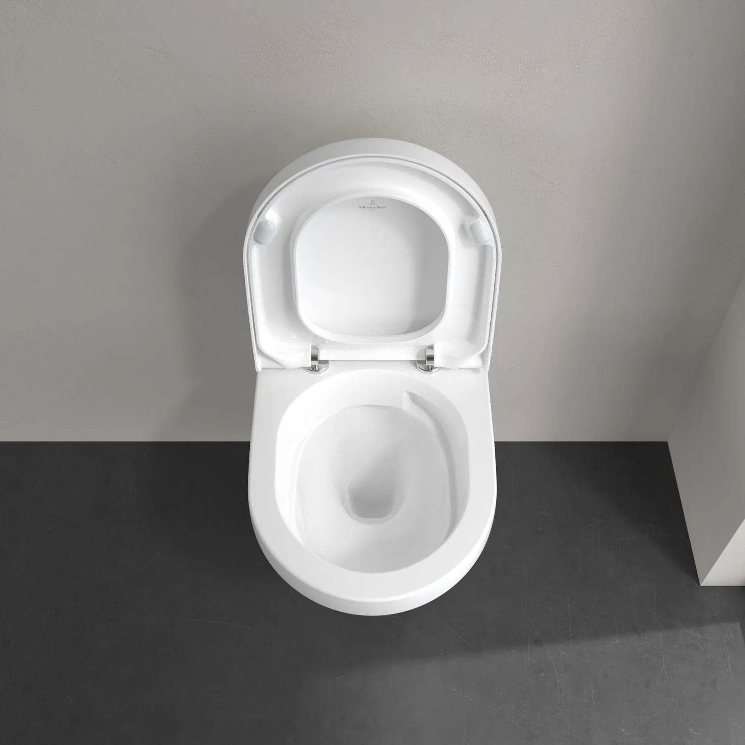 Toaleta z widokiem z góry na ciemnej podłodze, Villeroy & Boch