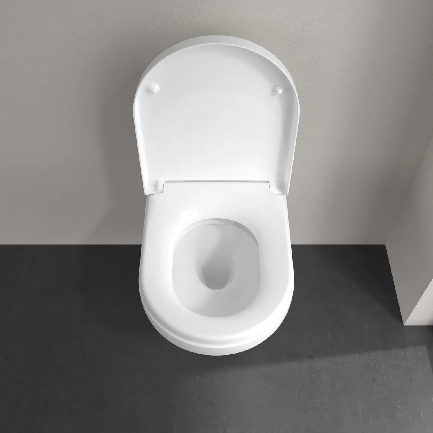 Widok z góry otwartej białej toalety ściennej, Villeroy & Boch