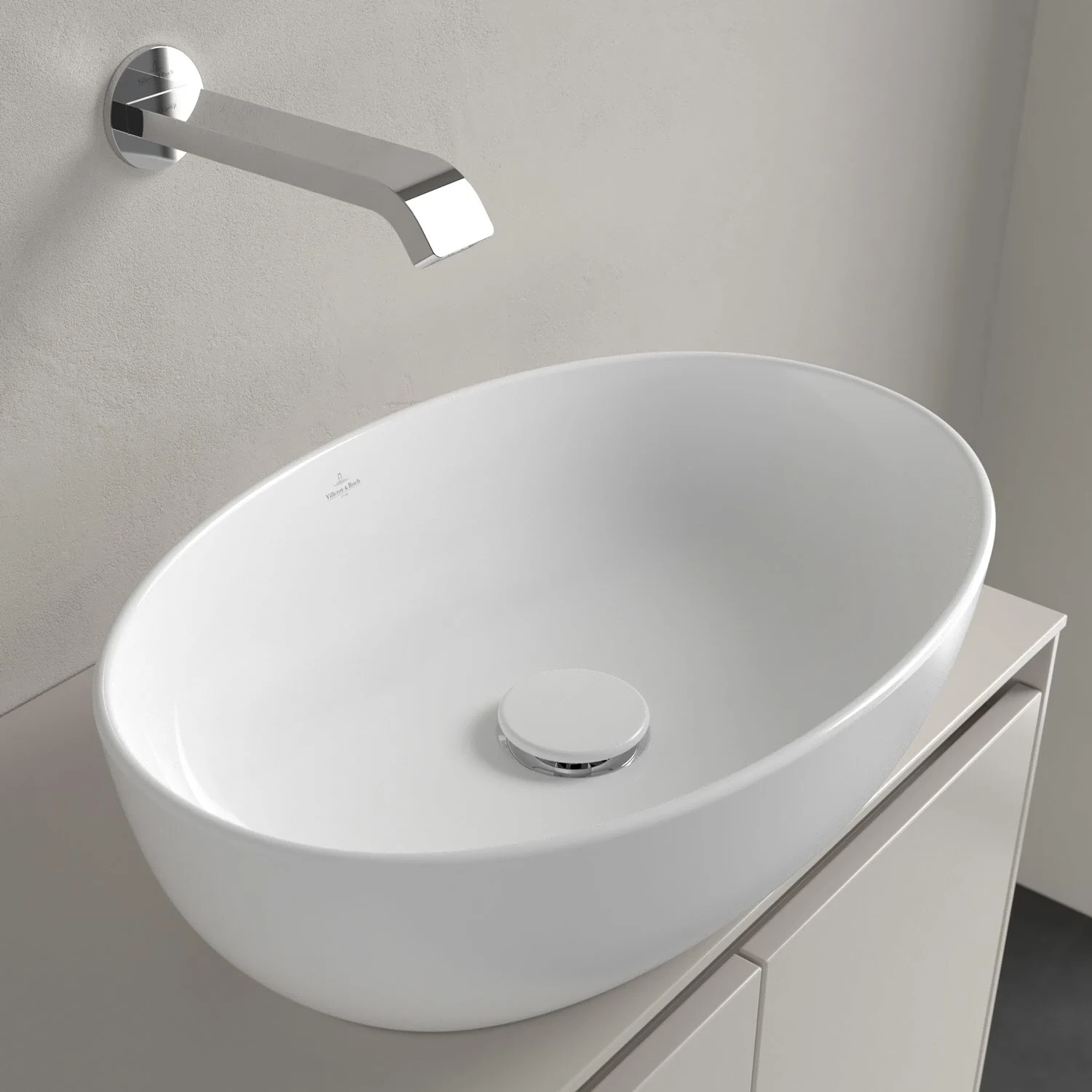 Owalna biała umywalka nablatowa z baterią ścienną, Villeroy & Boch