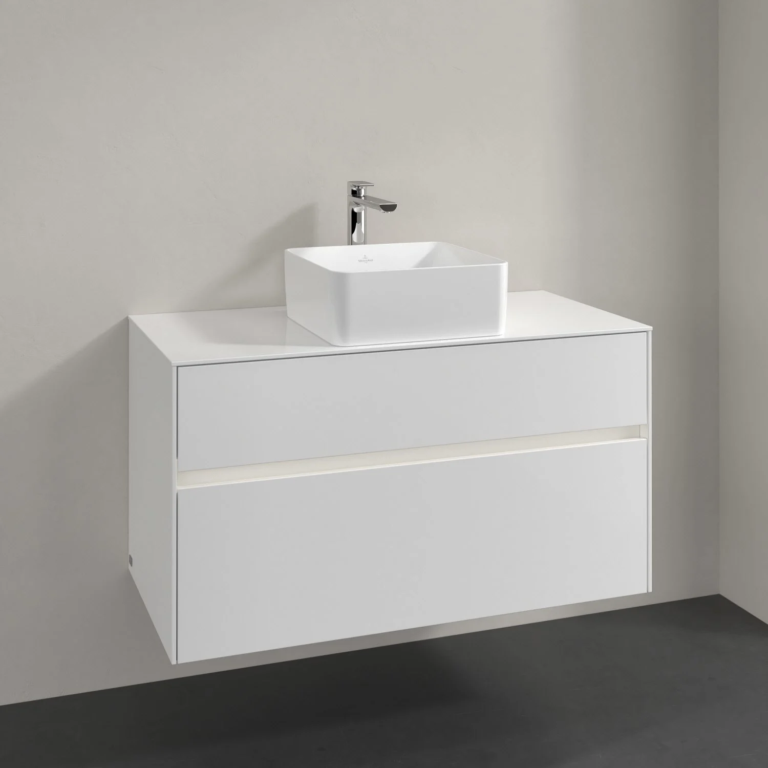Biała umywalka w zbliżeniu, Villeroy & Boch