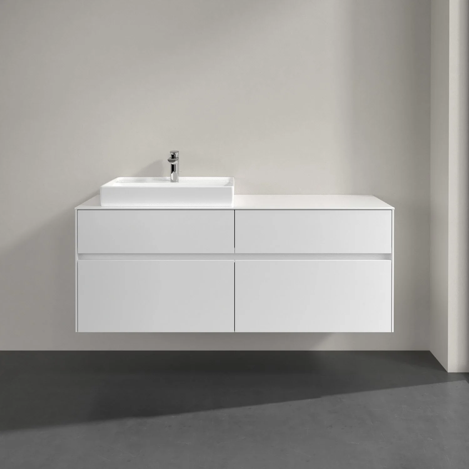 Biała umywalka w łazience, Villeroy & Boch
