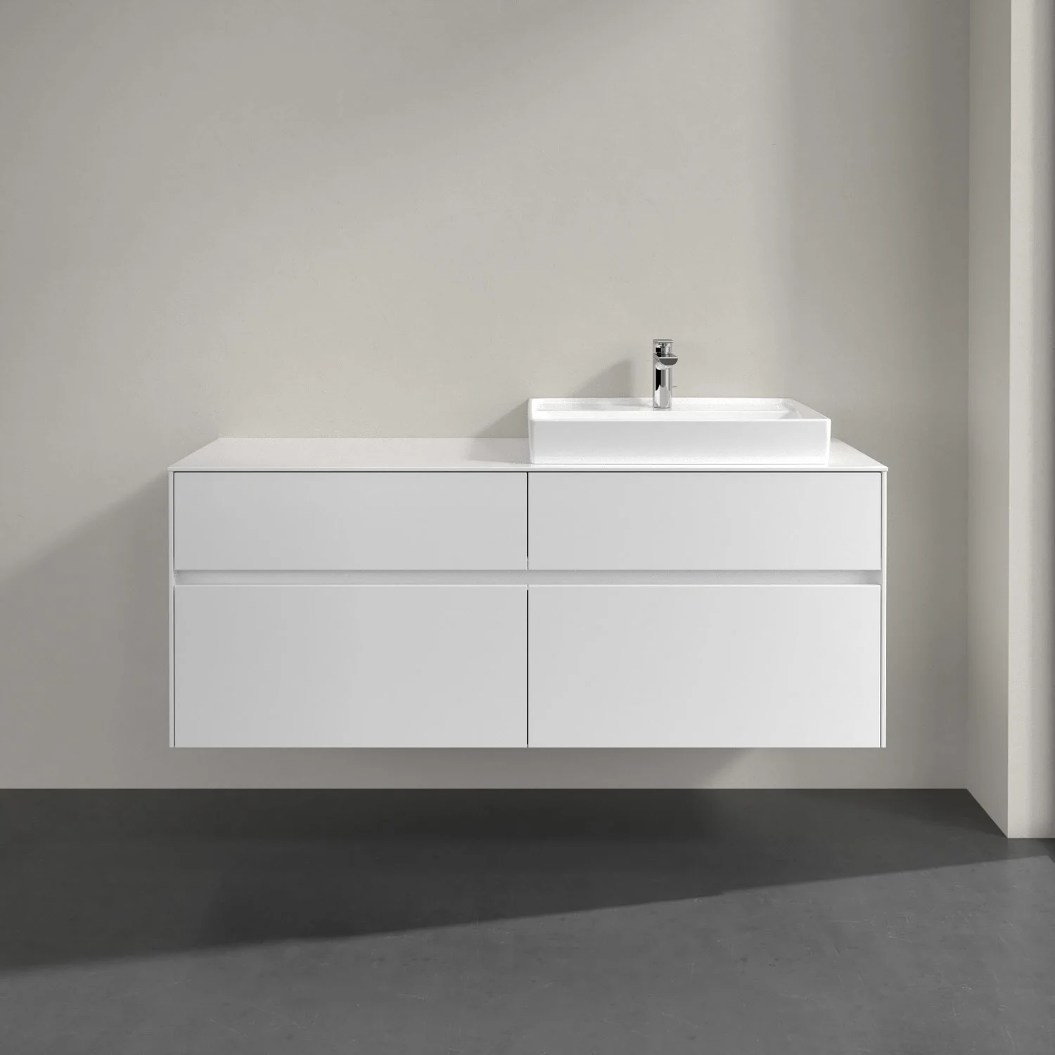 Białe meble łazienkowe z umywalką z bliska, Villeroy & Boch