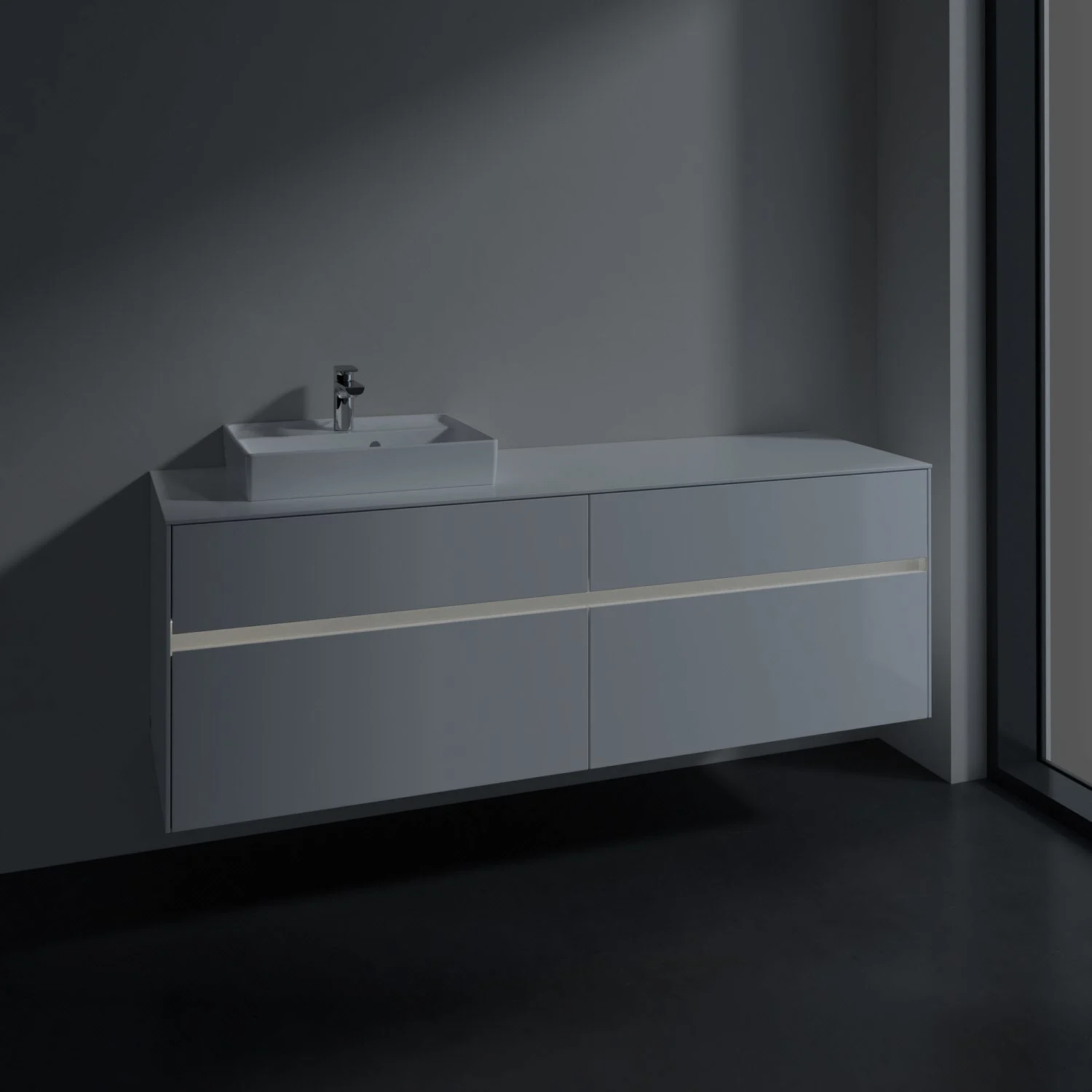 Jasne meble łazienkowe z umywalką z bliska, Villeroy & Boch