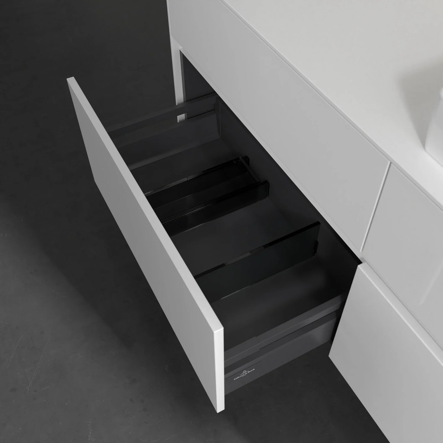 Zbliżenie otwartej szuflady w kolorze białym, Villeroy & Boch