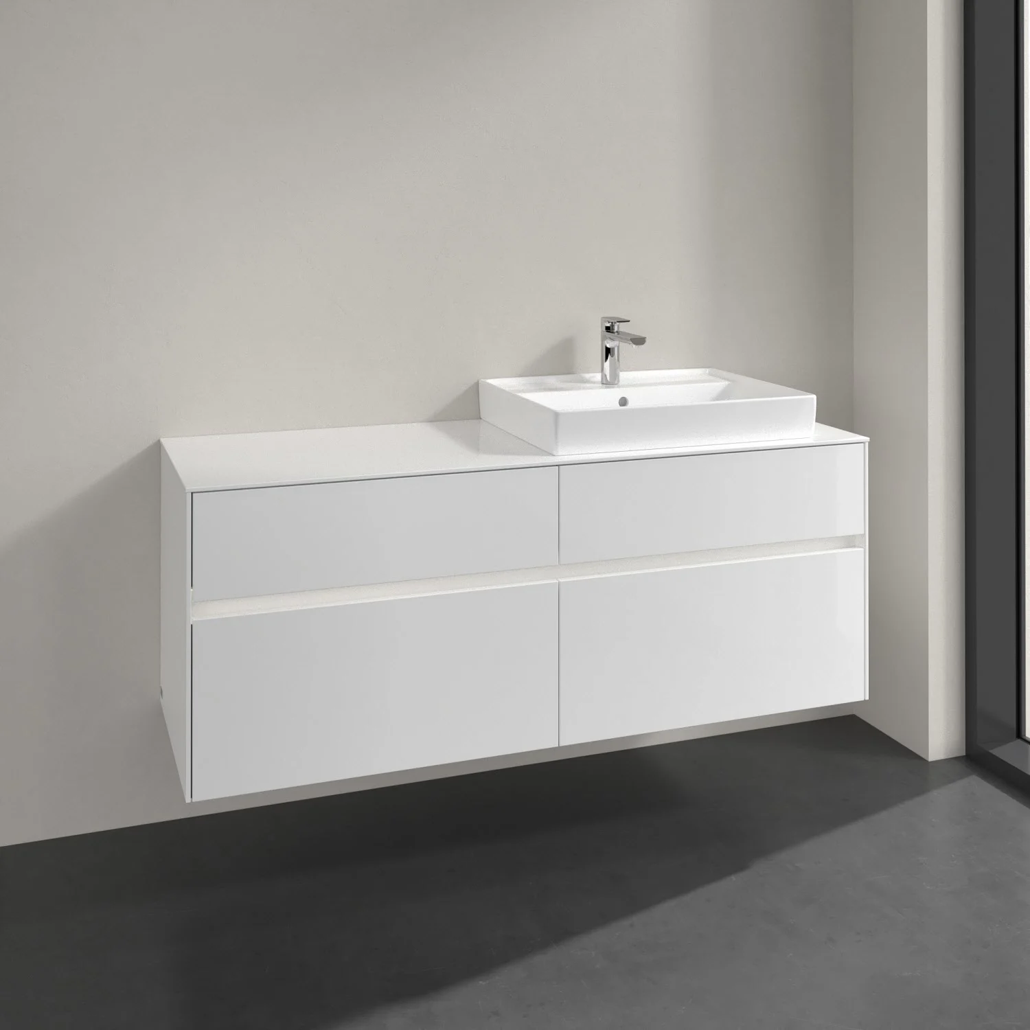 Biała umywalka w nowoczesnej łazience, Villeroy & Boch