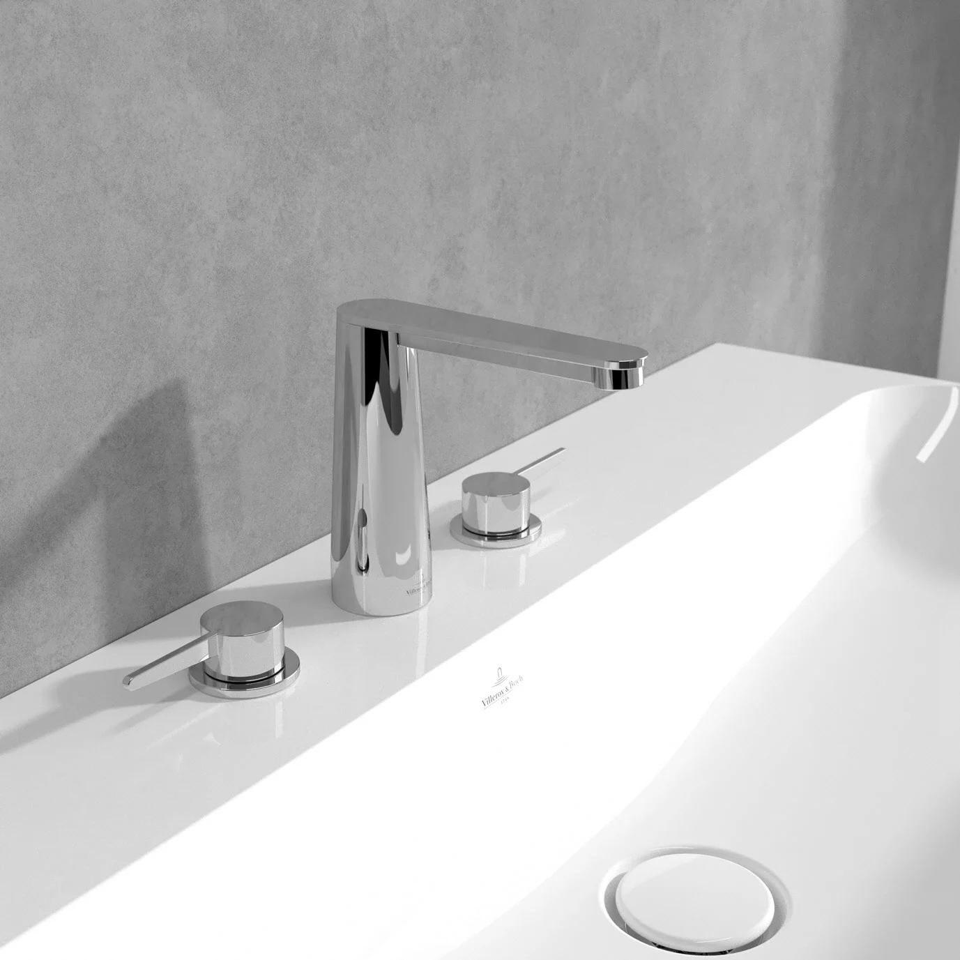 Chromowana bateria na białej umywalce, Villeroy & Boch