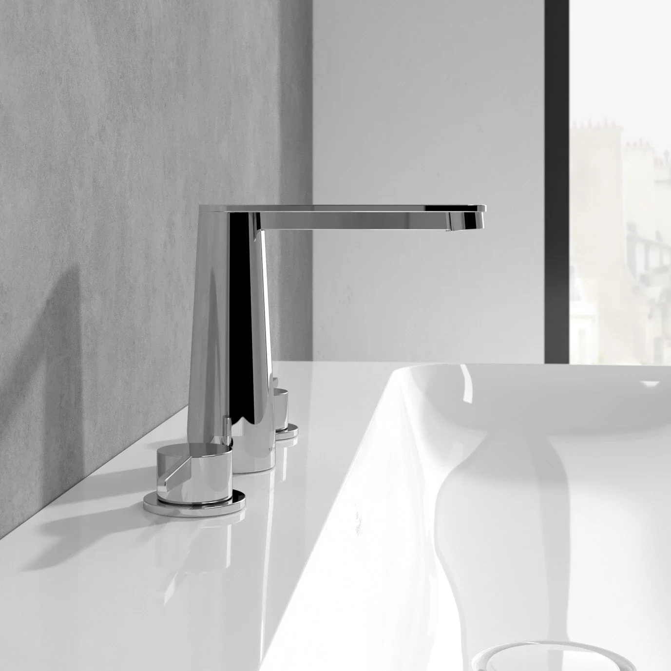 Chromowana bateria na białej umywalce, Villeroy & Boch