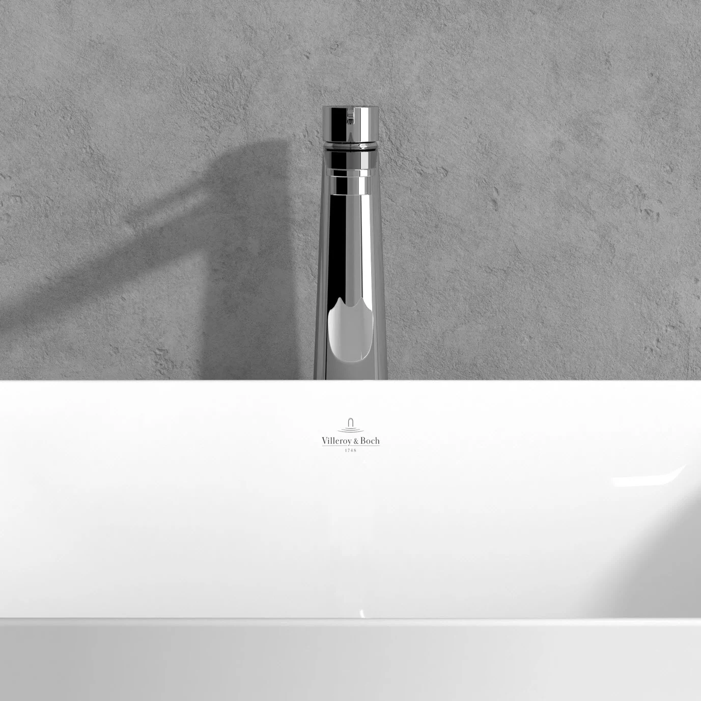 Chromowana bateria za białą umywalką, Villeroy & Boch