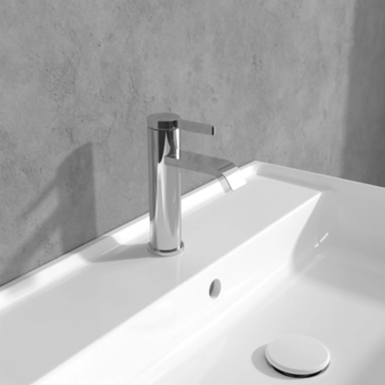 Chromowana bateria na białej umywalce z bliska, Villeroy & Boch
