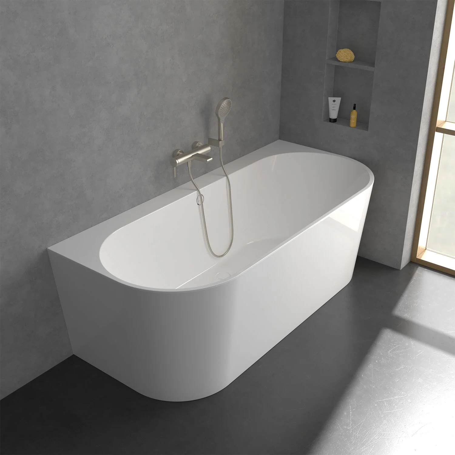 Biała wanna ze złotą armaturą w łazience, Villeroy & Boch