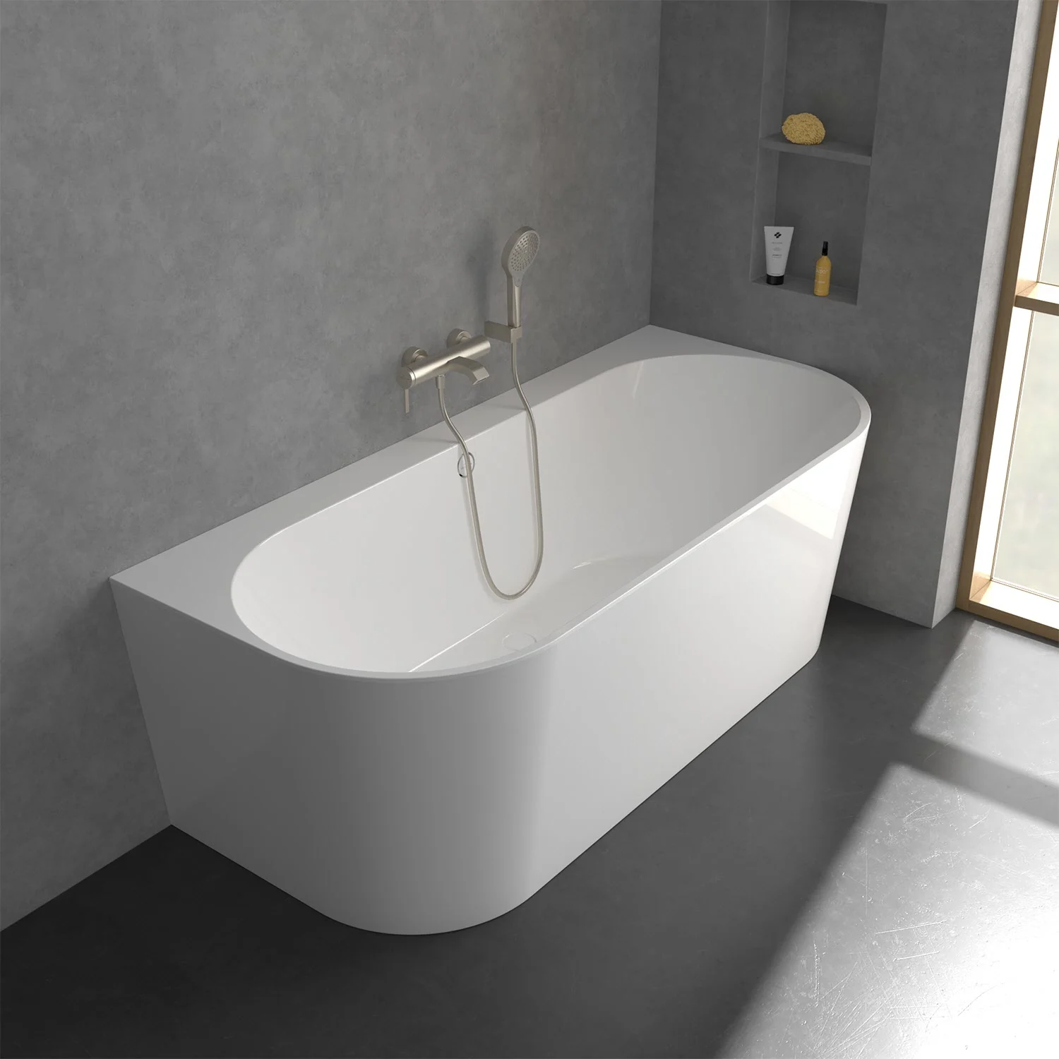 Biała wanna ze złotą armaturą w łazience, Villeroy & Boch